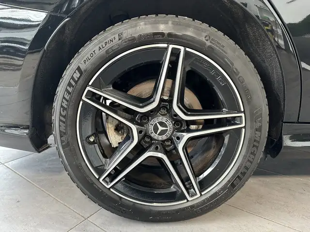 Mercedes-Benz C-Class view 3