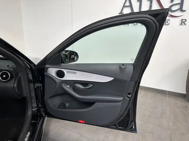 Mercedes-Benz C-Class view 10
