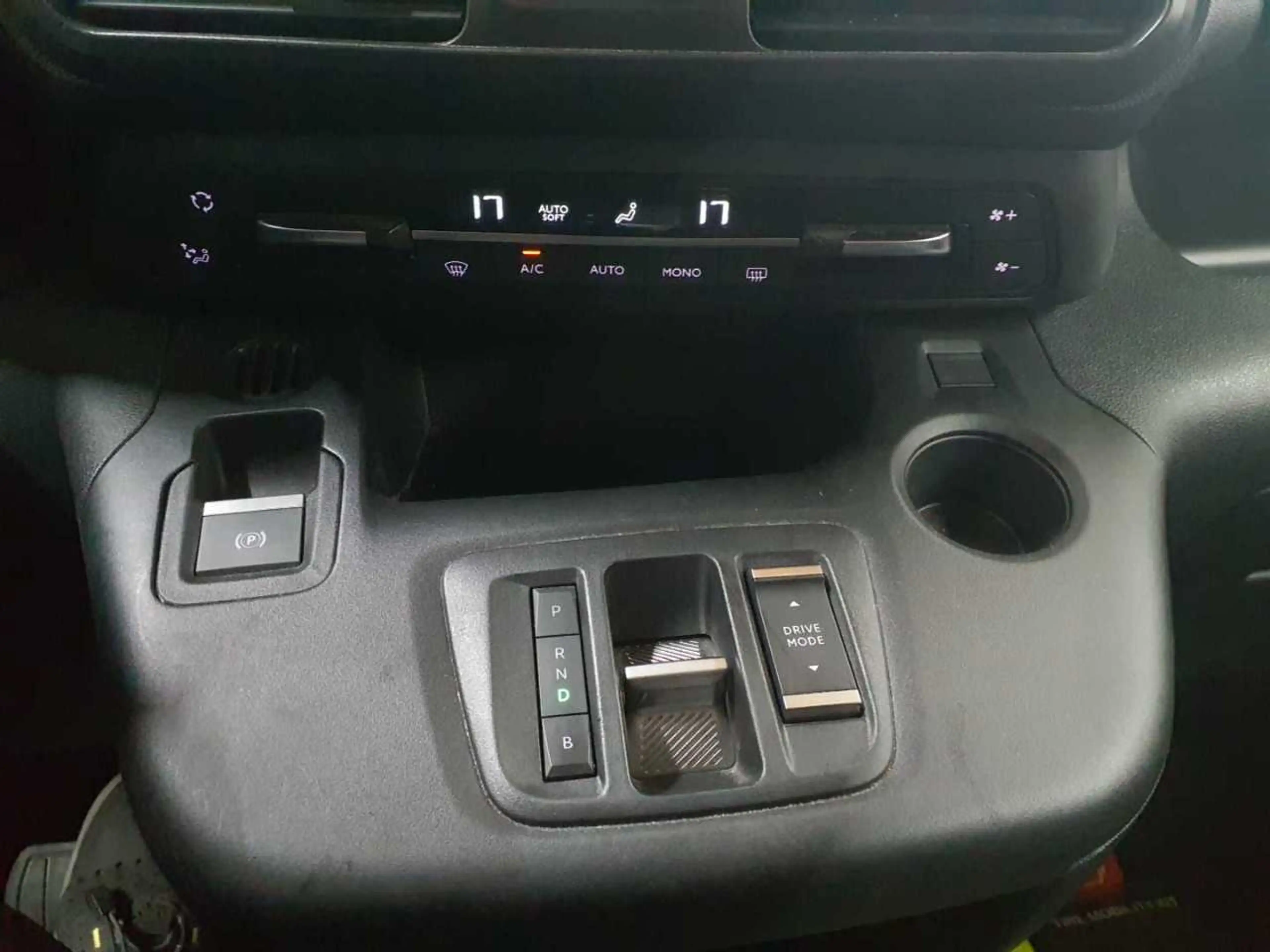 Opel Combo Combo e-Life XL Ultimate Park-P. AHK — photo 10