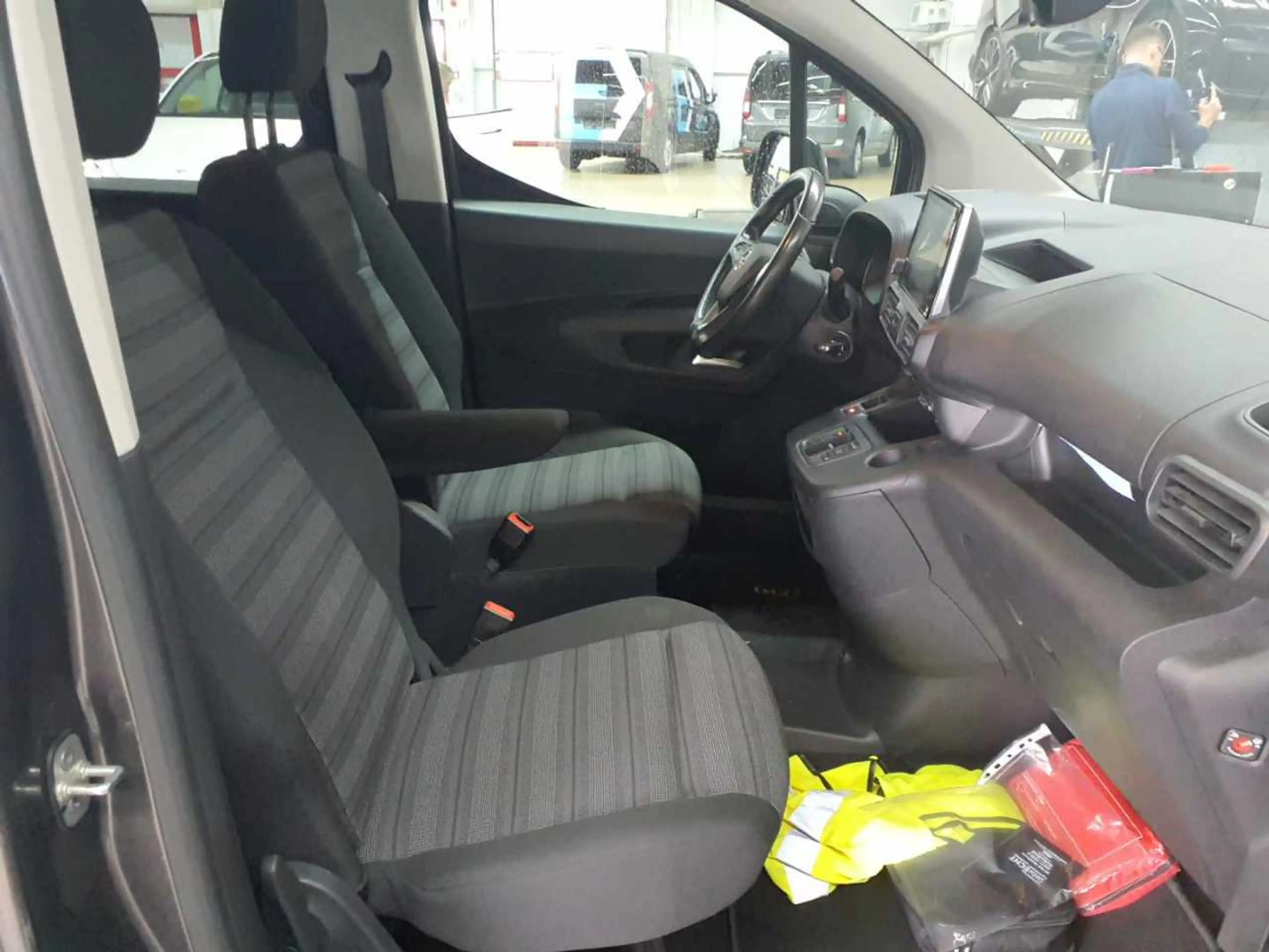 Opel Combo Combo e-Life XL Ultimate Park-P. AHK — photo 7