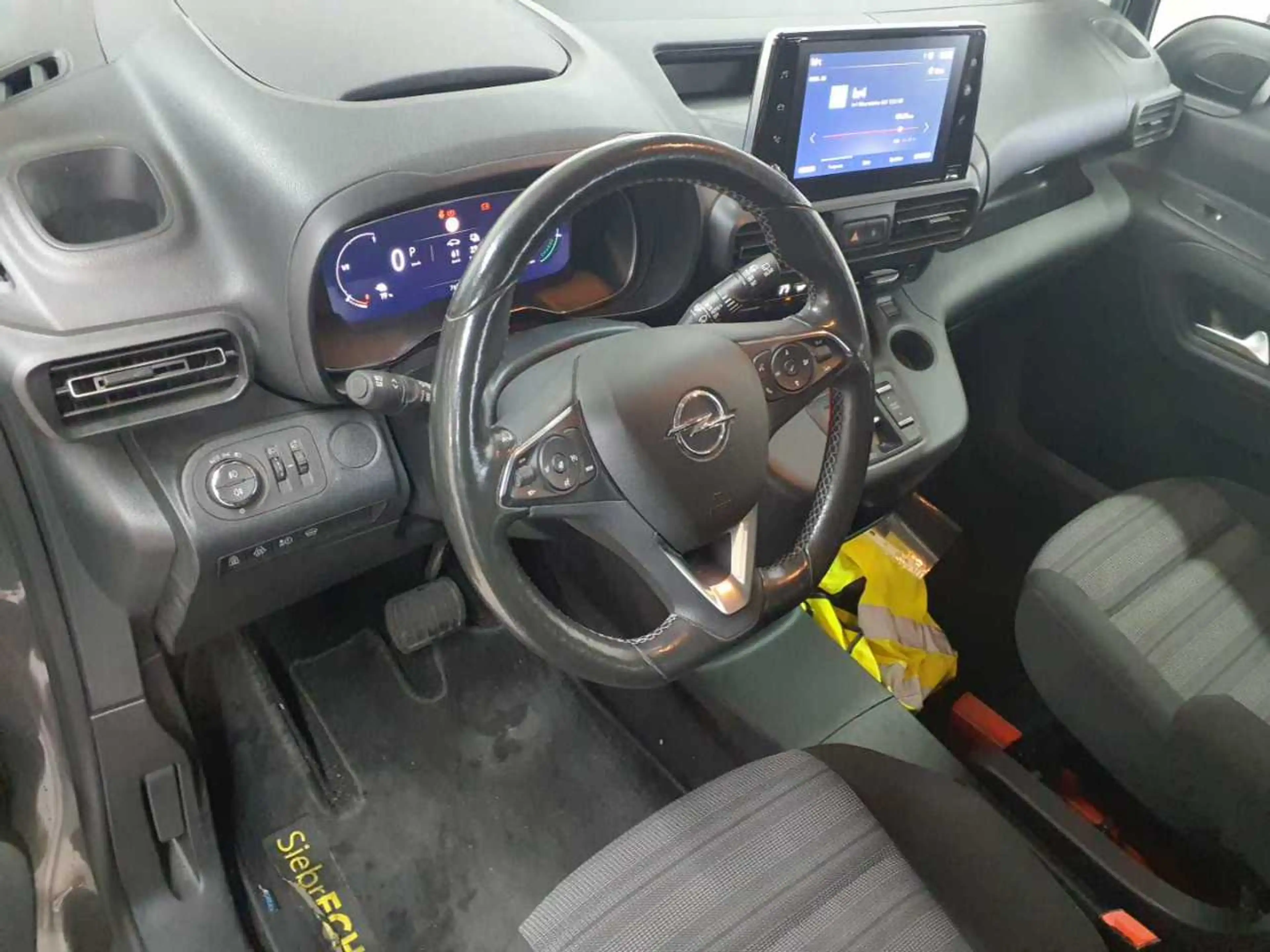Opel Combo Combo e-Life XL Ultimate Park-P. AHK — photo 9