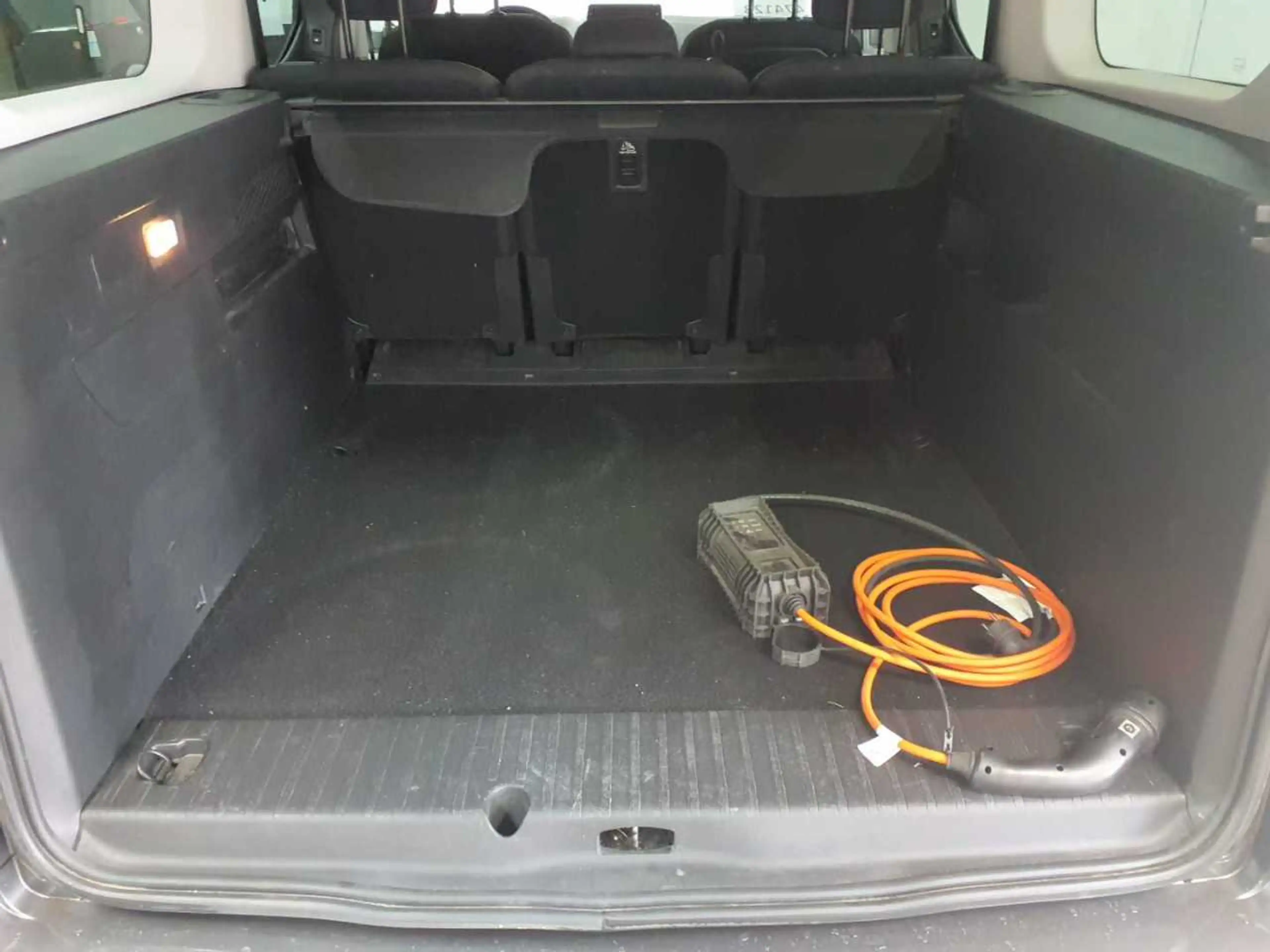 Opel Combo Combo e-Life XL Ultimate Park-P. AHK — photo 15