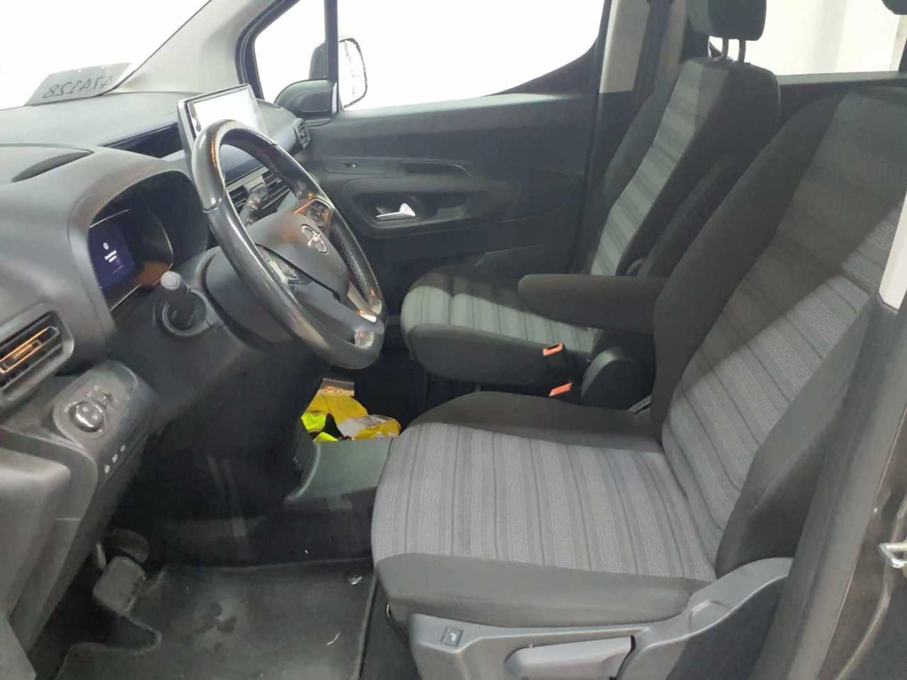 Opel Combo Combo e-Life XL Ultimate Park-P. AHK — photo 8