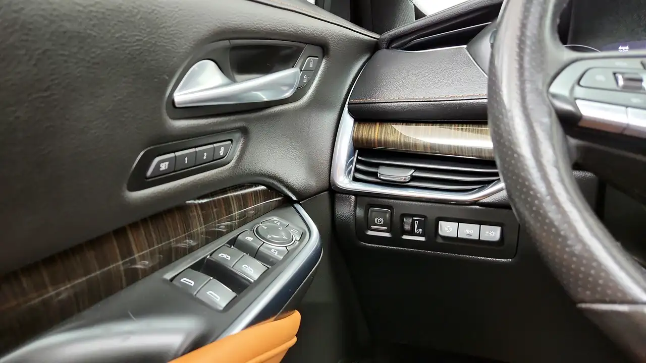 Cadillac XT4 снимка Cadillac XT4