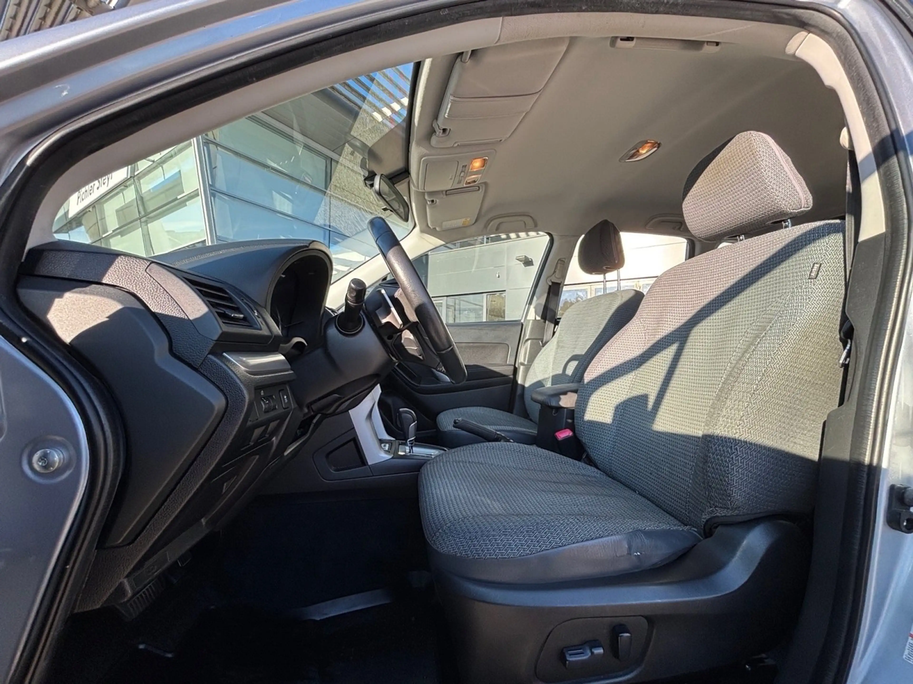 Subaru Forester 2,0i-L Comfort AWD CVT — photo 6