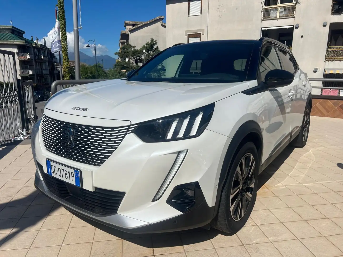 Peugeot 2008 e-2008 GT Line 100kW Blanc - 1
