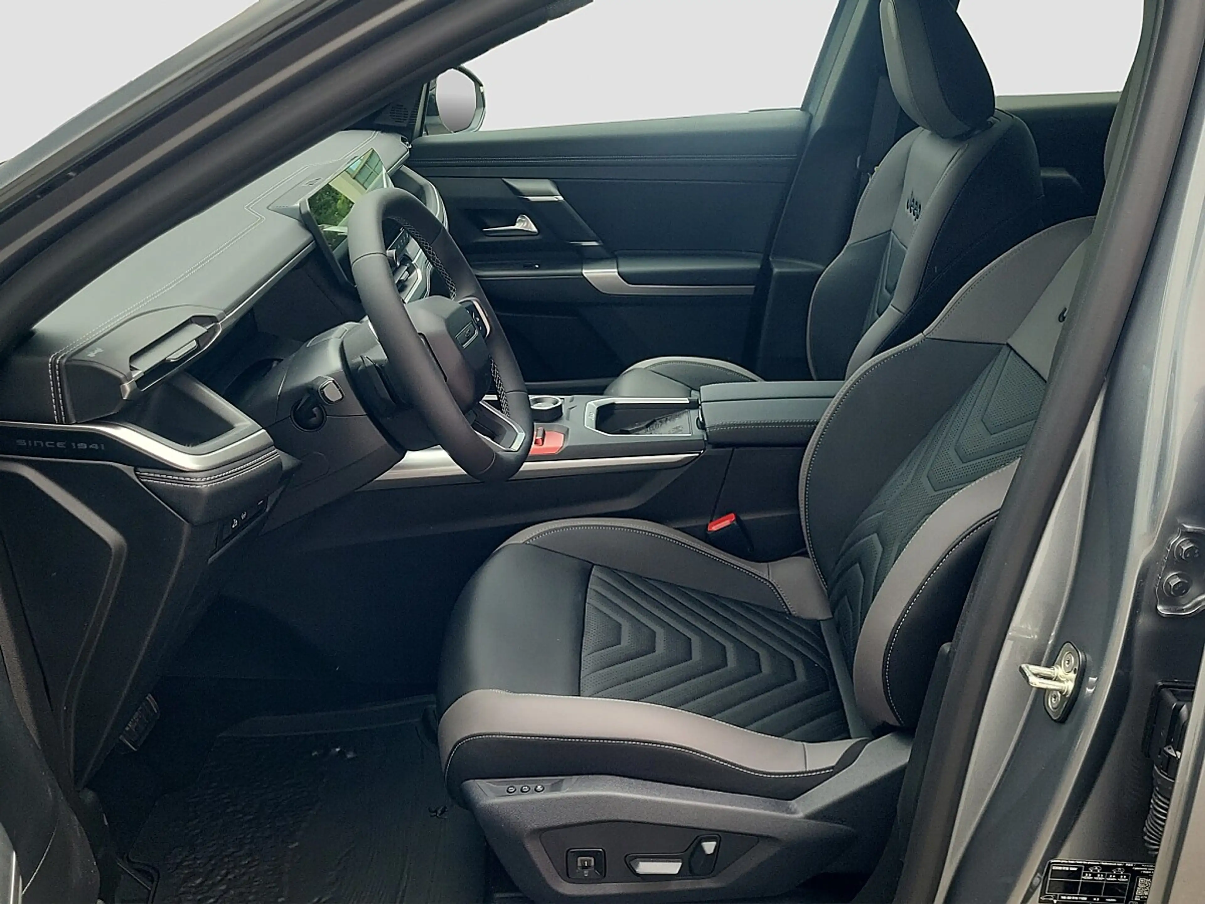 Jeep Compass First Edition — photo 7
