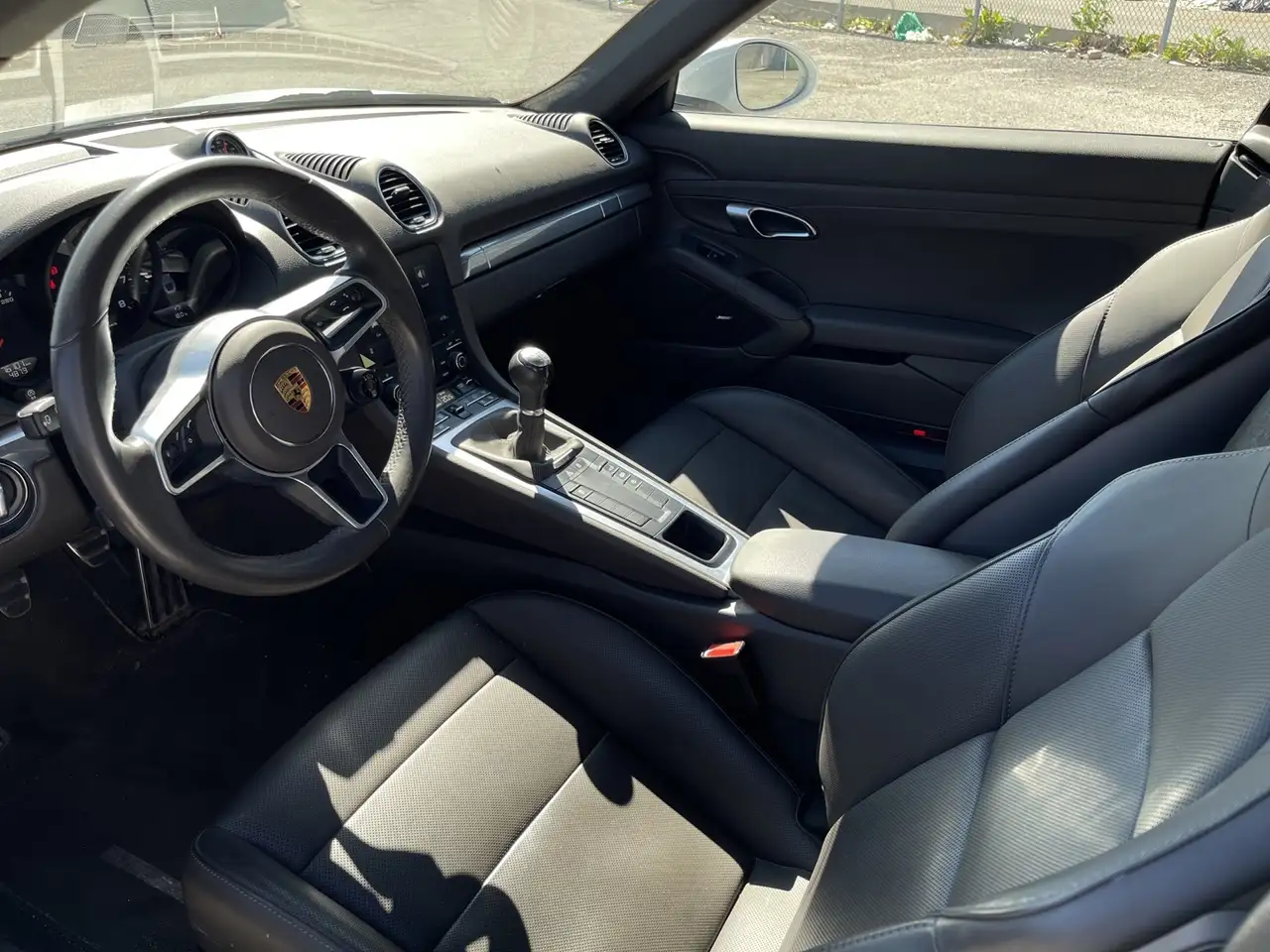 Porsche 718 Cayman снимка Porsche 718 Cayman