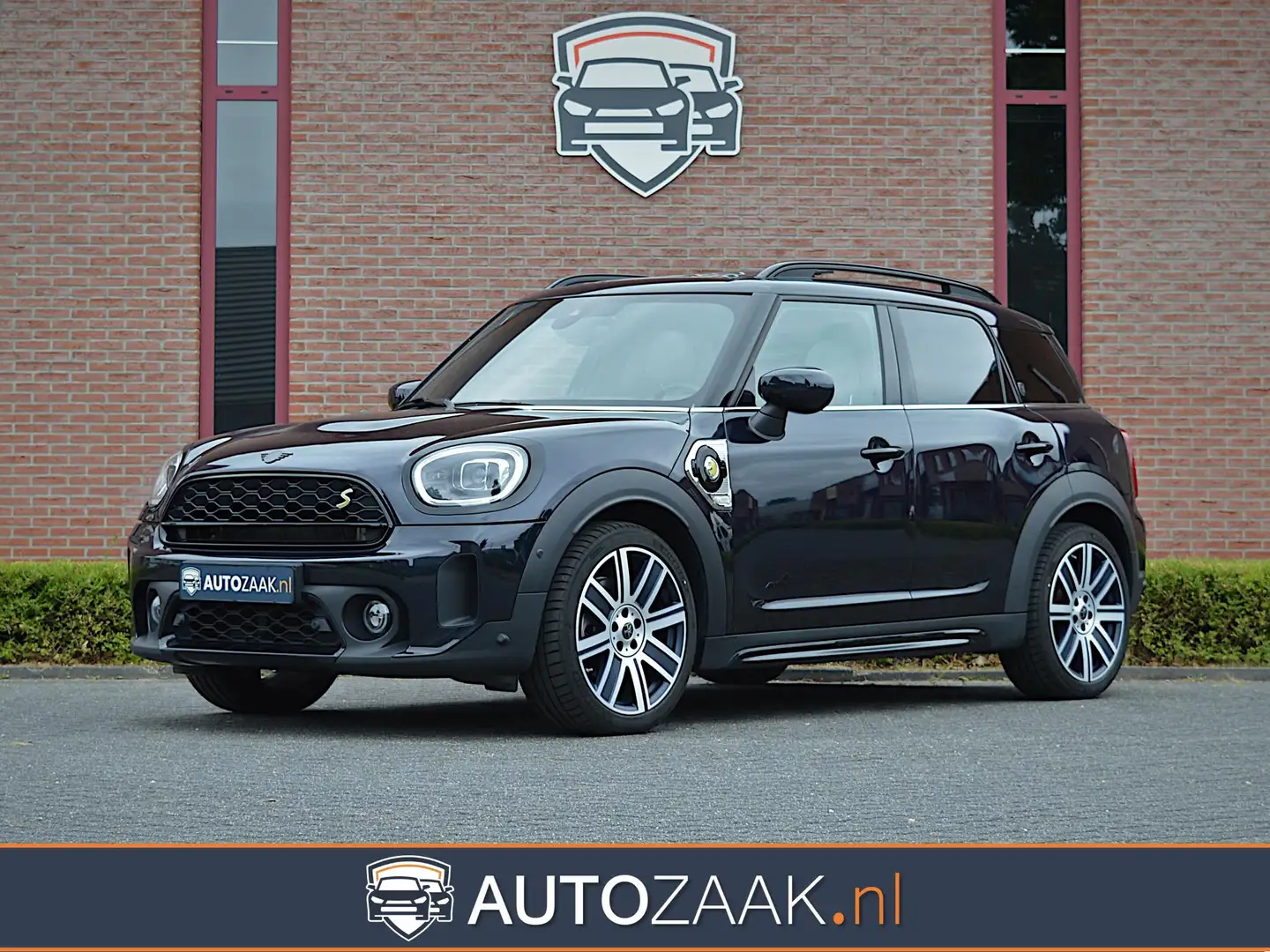 MINI Cooper SE Countryman ALL4 MINI Yours Zwart - 1