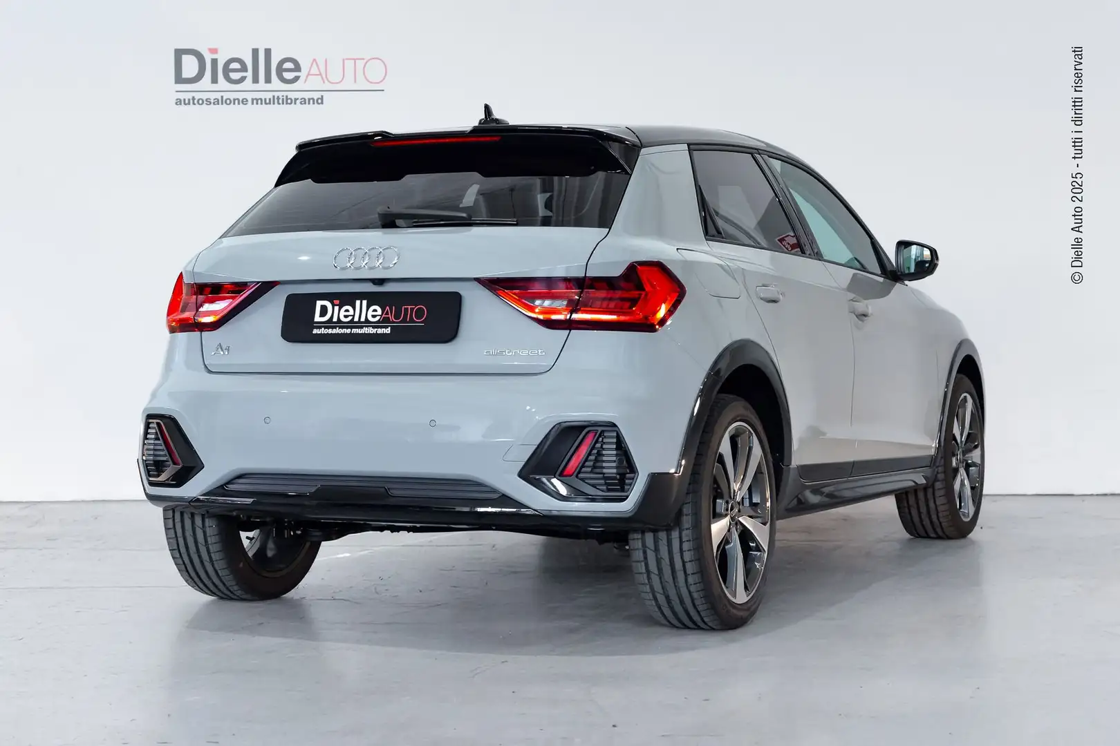 Audi A1 allstreet 30 TFSI S tronic Identity Contrast Grigio - 2