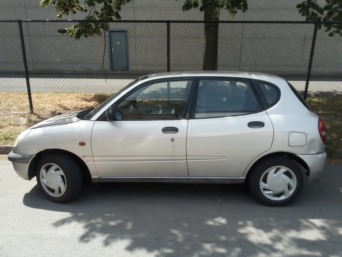 Daihatsu Sirion 1.0i 12v CXL - 1