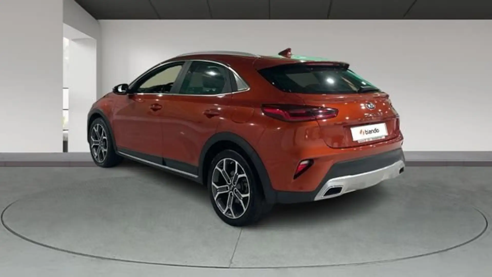 Kia XCeed 1.6 PHEV eTech Aut. Naranja - 2