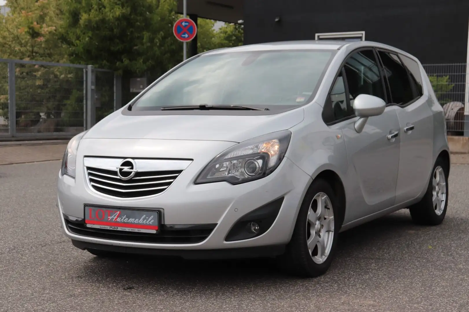 Opel Meriva B Innovation Silber - 1