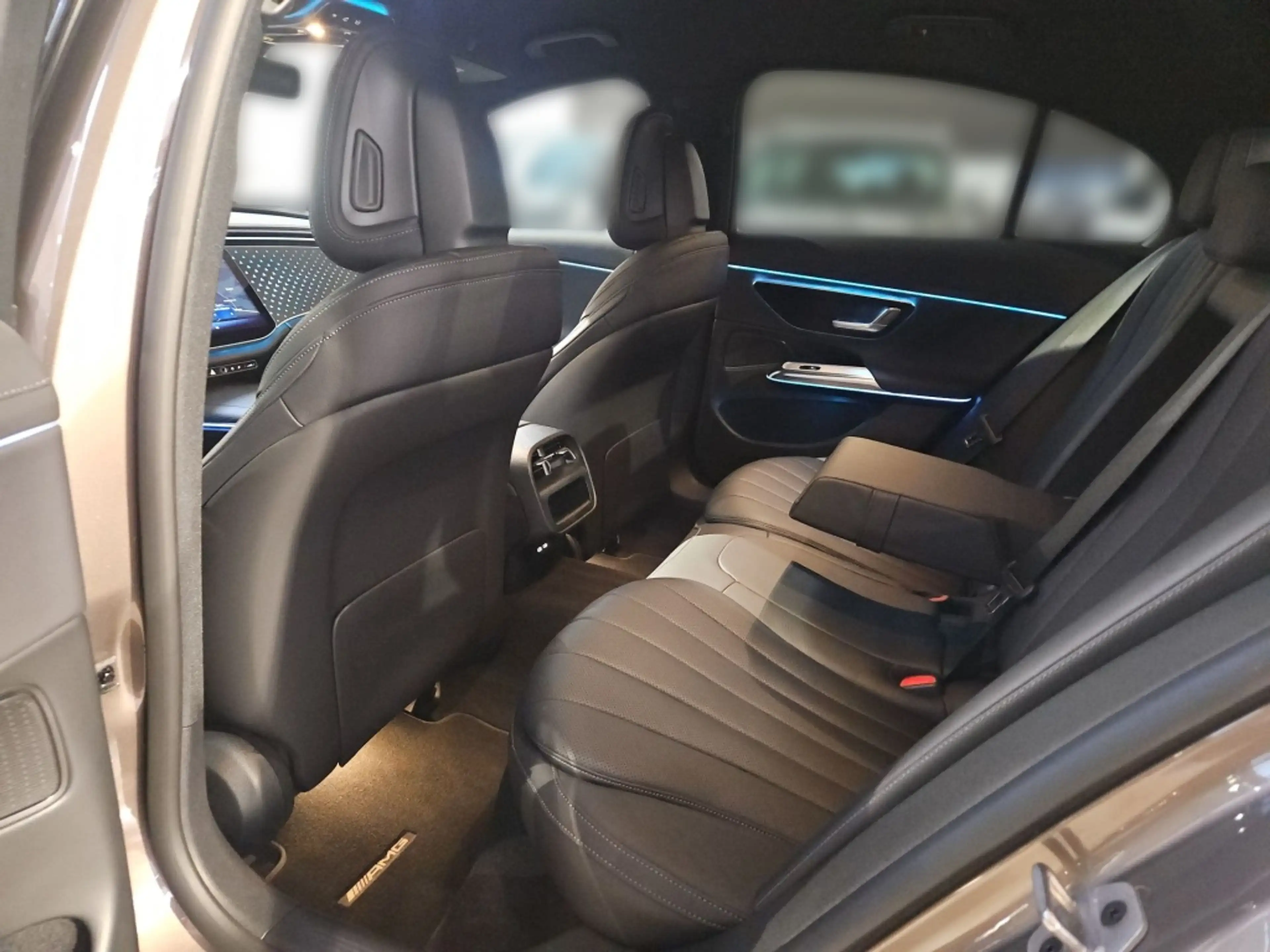 Mercedes-Benz E 200 AMG Night Distronic+ Sitzklima LED KeyLess — photo 11