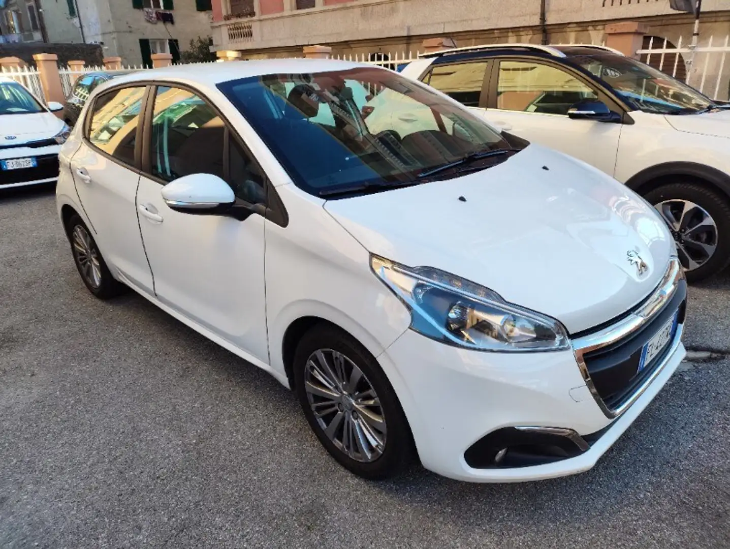 Peugeot 208 BlueHDi 75 5p. Active Weiß - 2