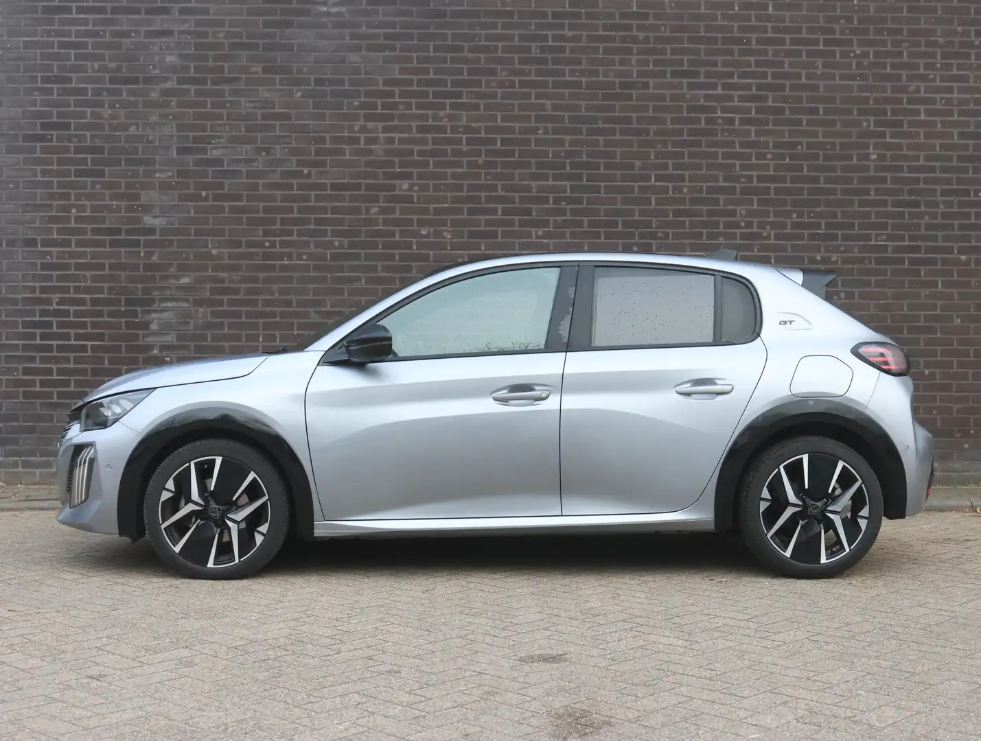 Peugeot 208 GT 136pk Hybrid | Panoramadak | Dodehoekbewaking | Grijs - 2