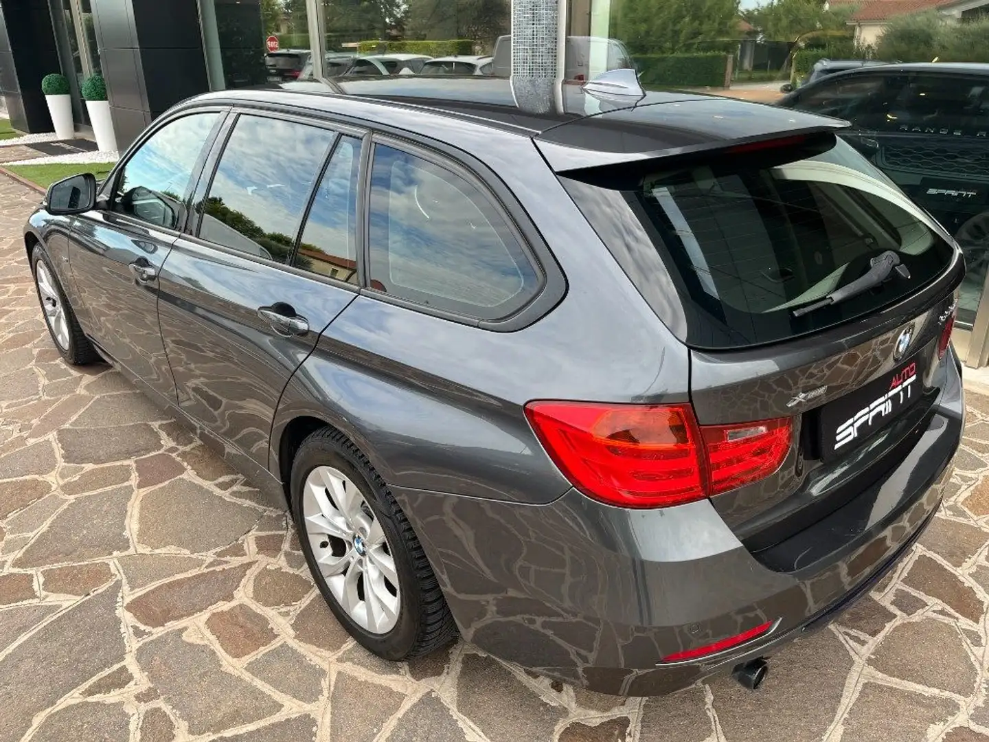 BMW 320 d xDrive Touring Sport StepTronic Szary - 2