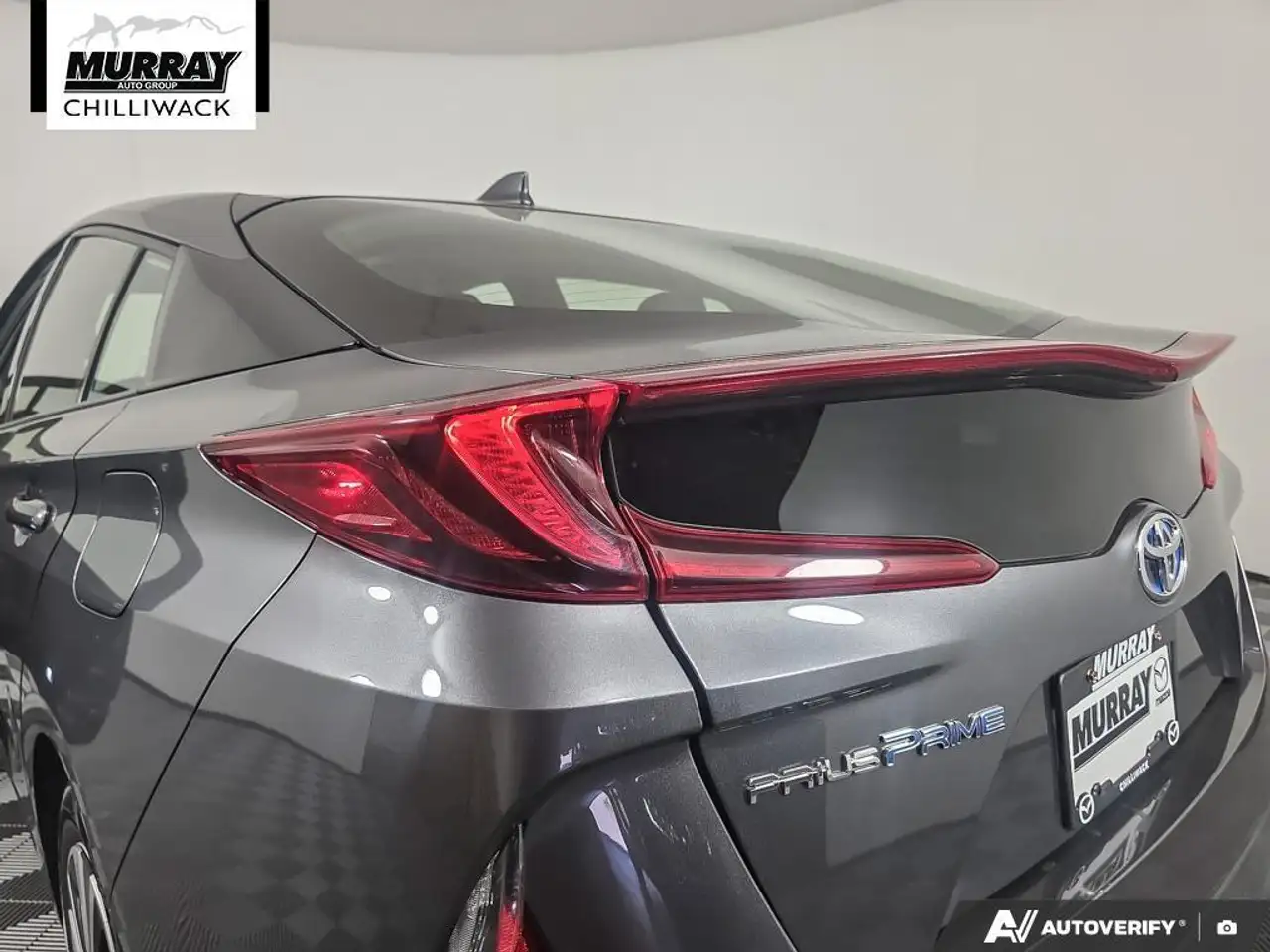 Toyota Prius Prime снимка Toyota Prius Prime