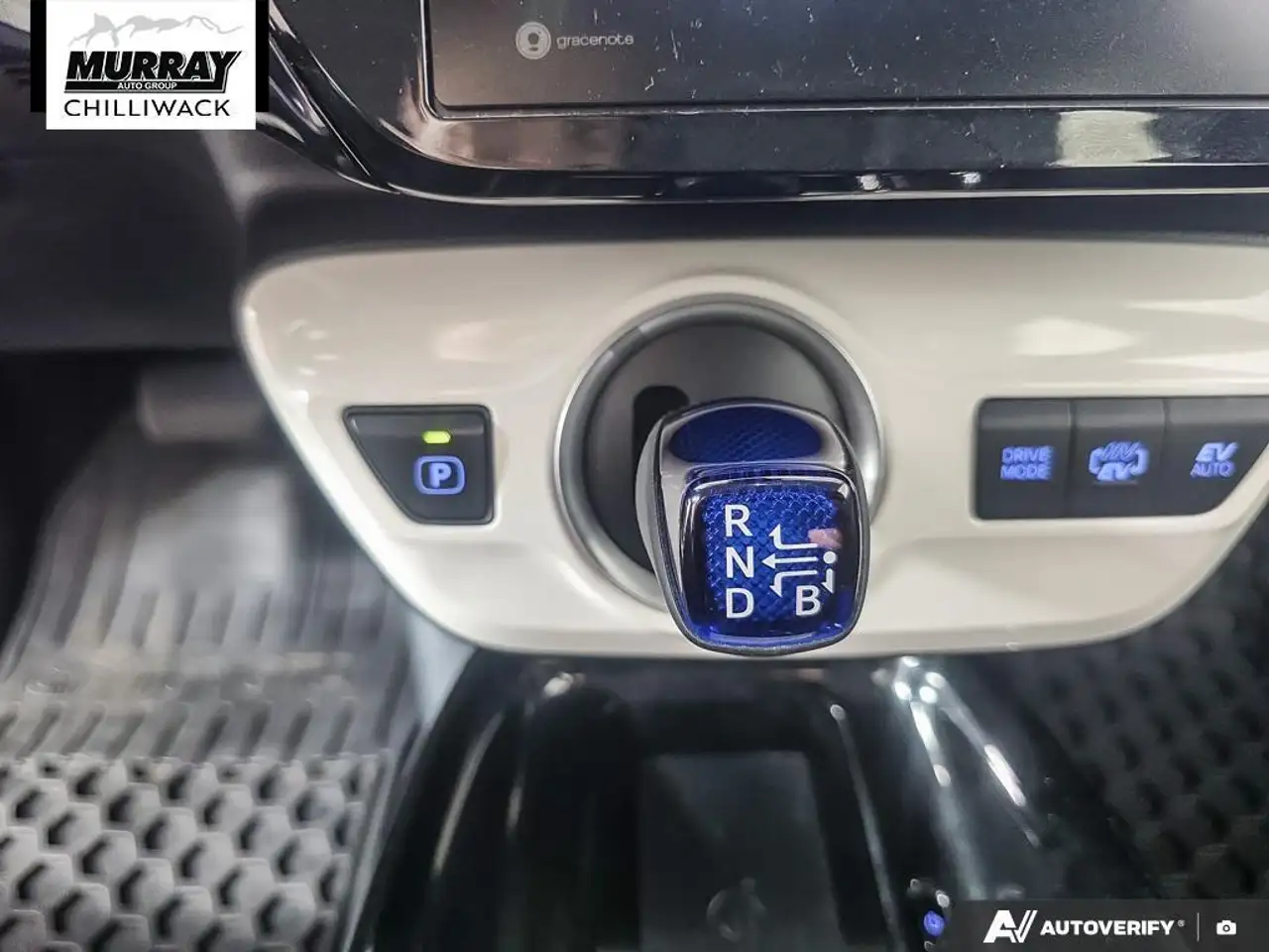 Toyota Prius Prime снимка Toyota Prius Prime