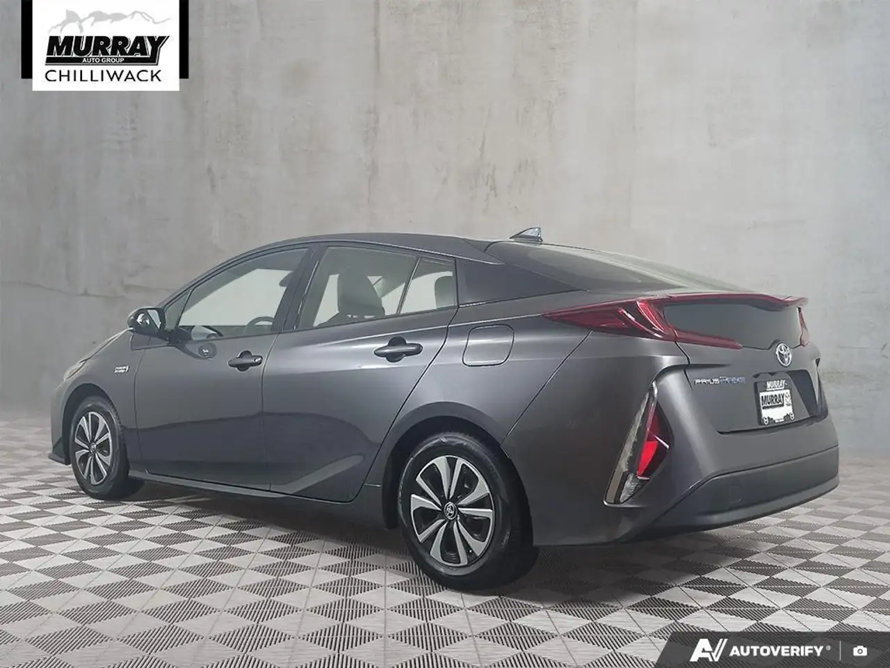 Toyota Prius Prime снимка Toyota Prius Prime