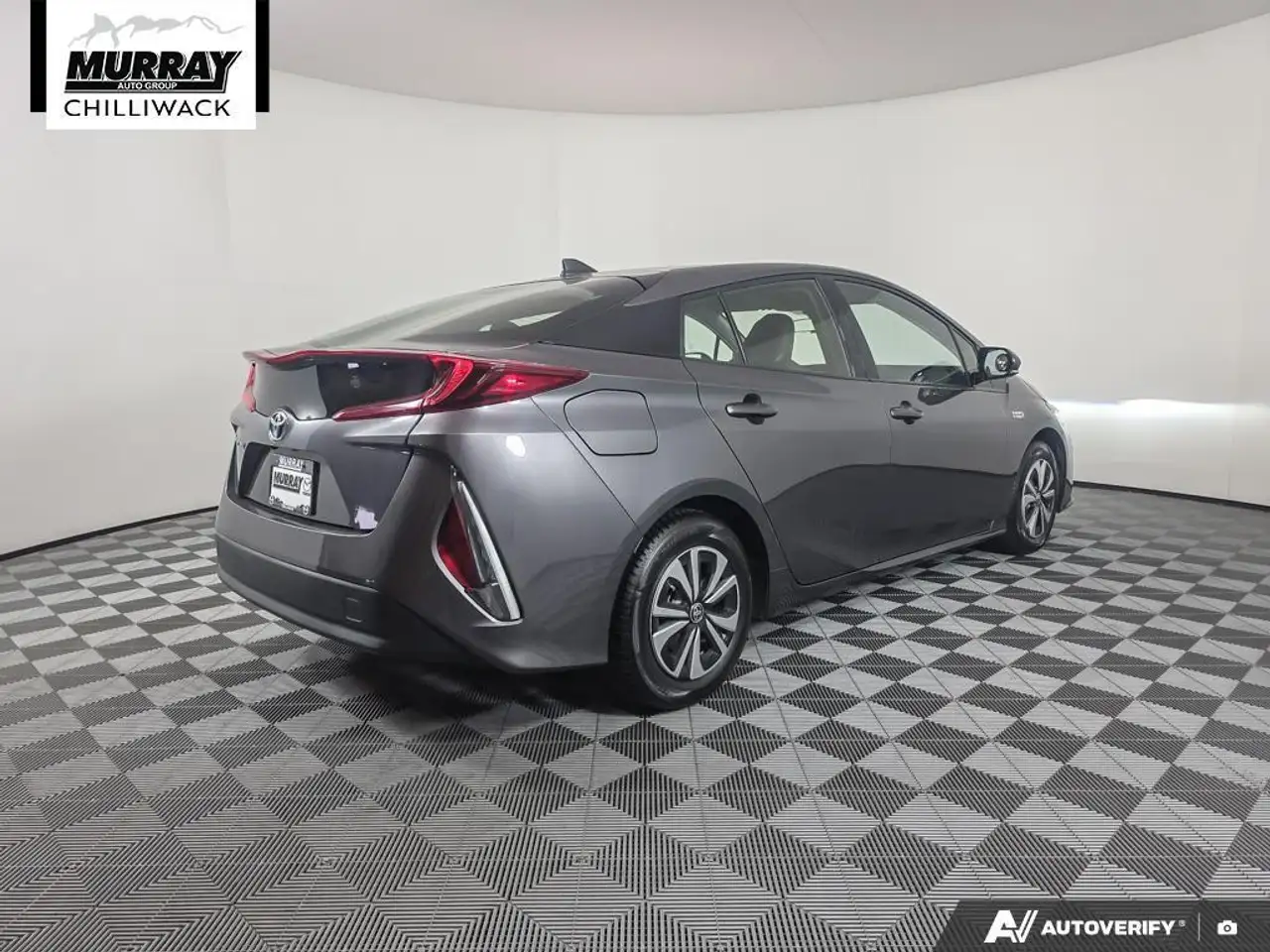 Toyota Prius Prime снимка Toyota Prius Prime