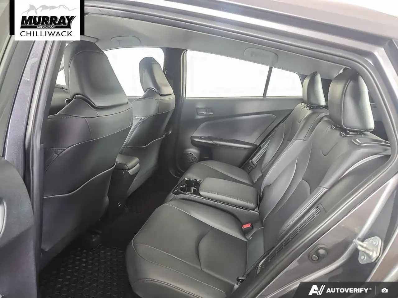 Toyota Prius Prime снимка Toyota Prius Prime