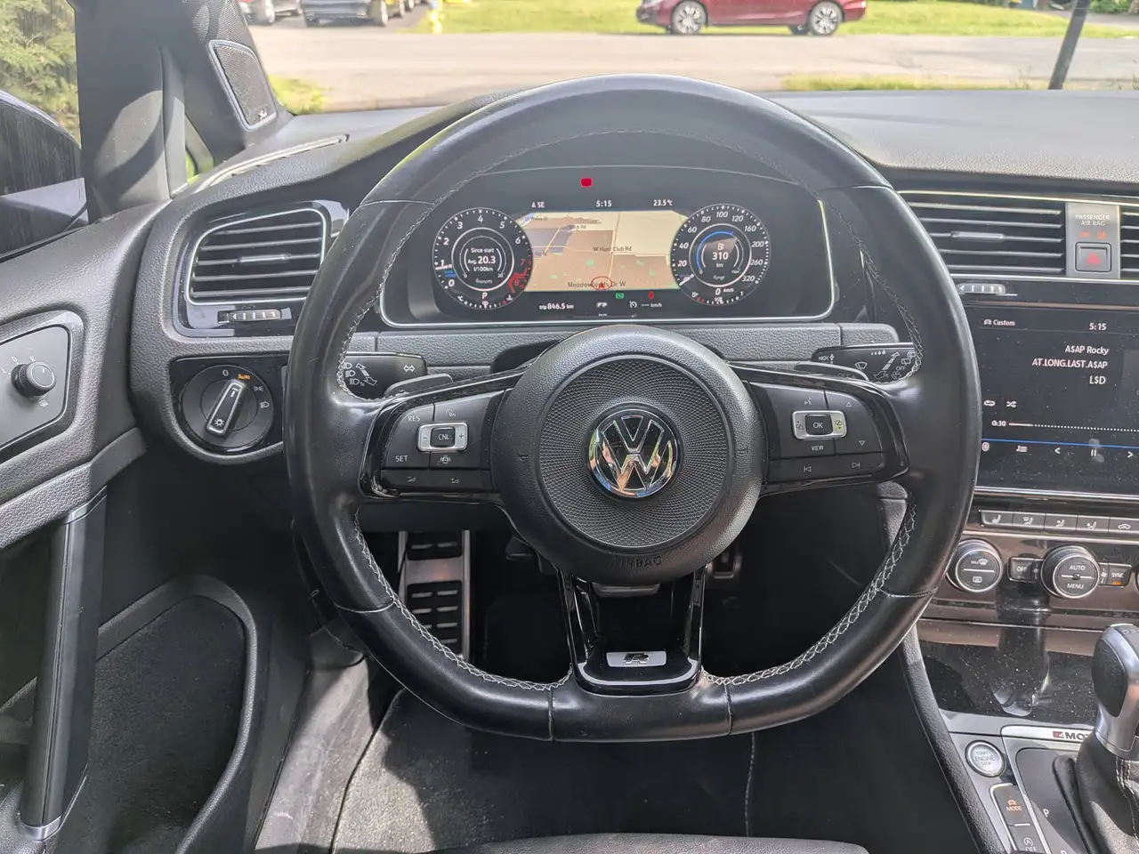 Volkswagen Golf R снимка Volkswagen Golf R