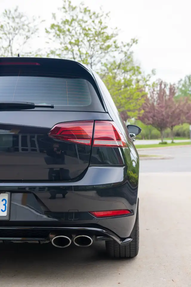 Volkswagen Golf R снимка Volkswagen Golf R