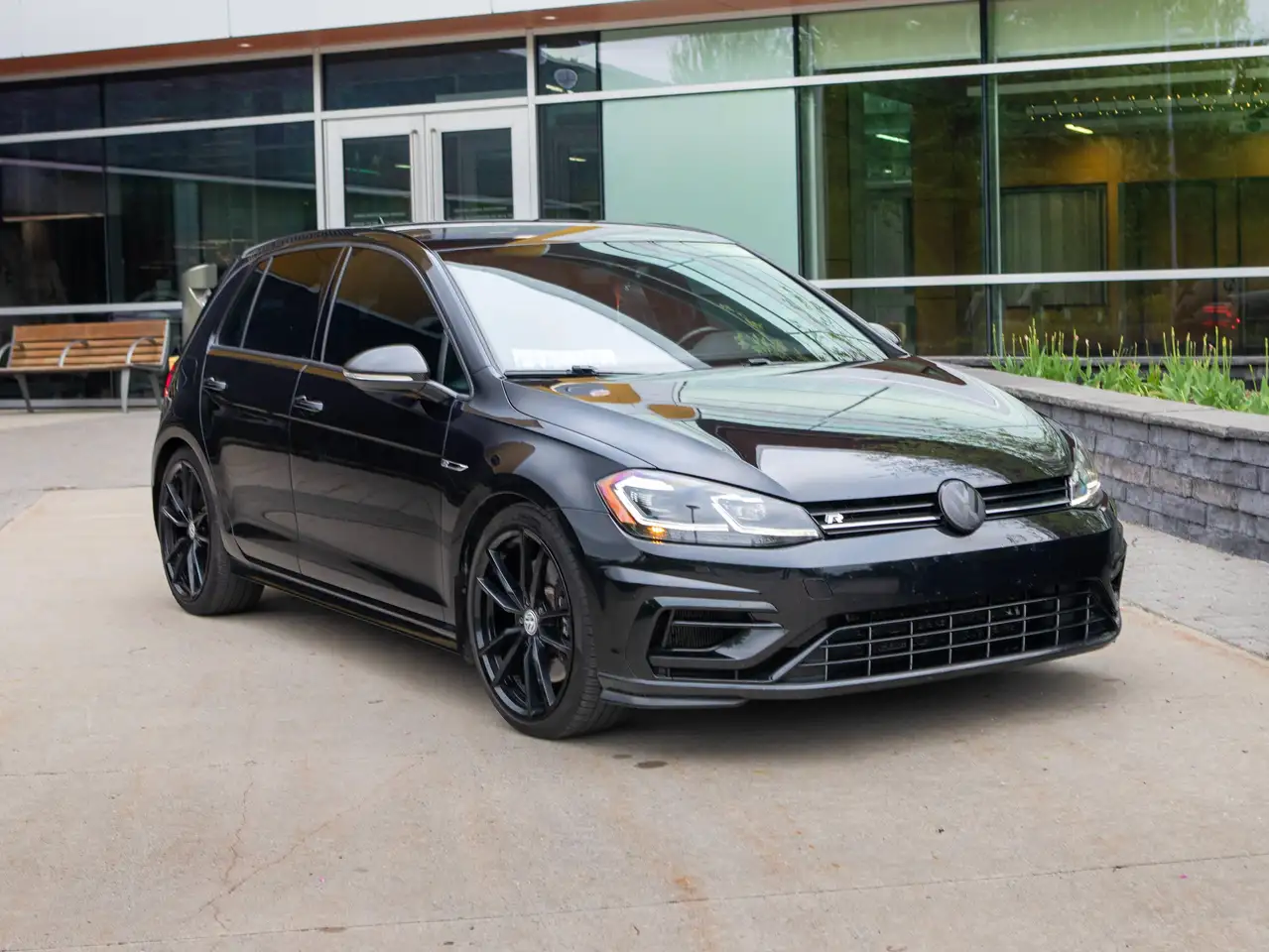Volkswagen Golf R снимка Volkswagen Golf R