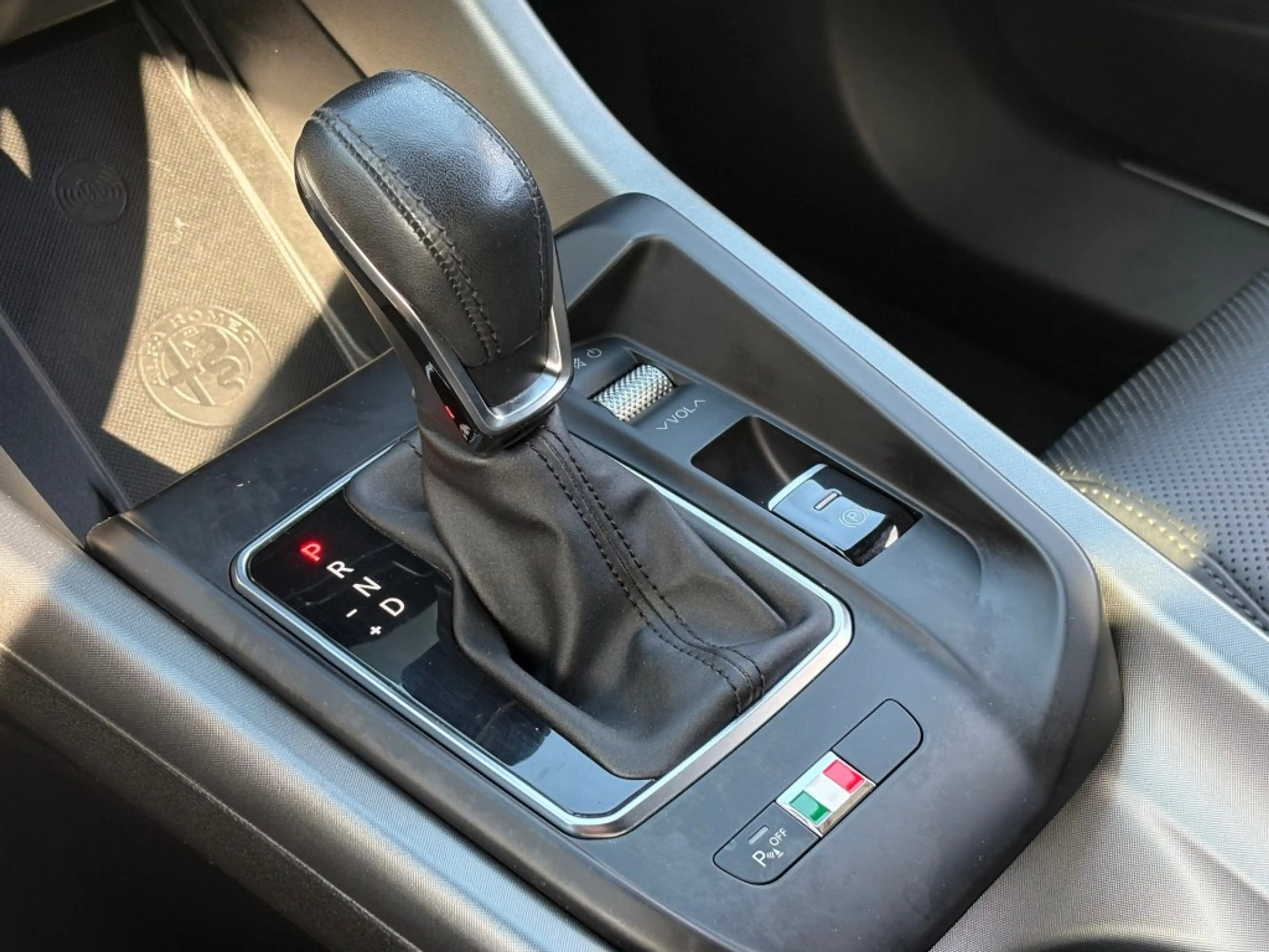 Alfa Romeo Tonale 1.5T HYBRID AUT. EDIZIONE SPECIALE LED NAVI CAMERA — photo 13