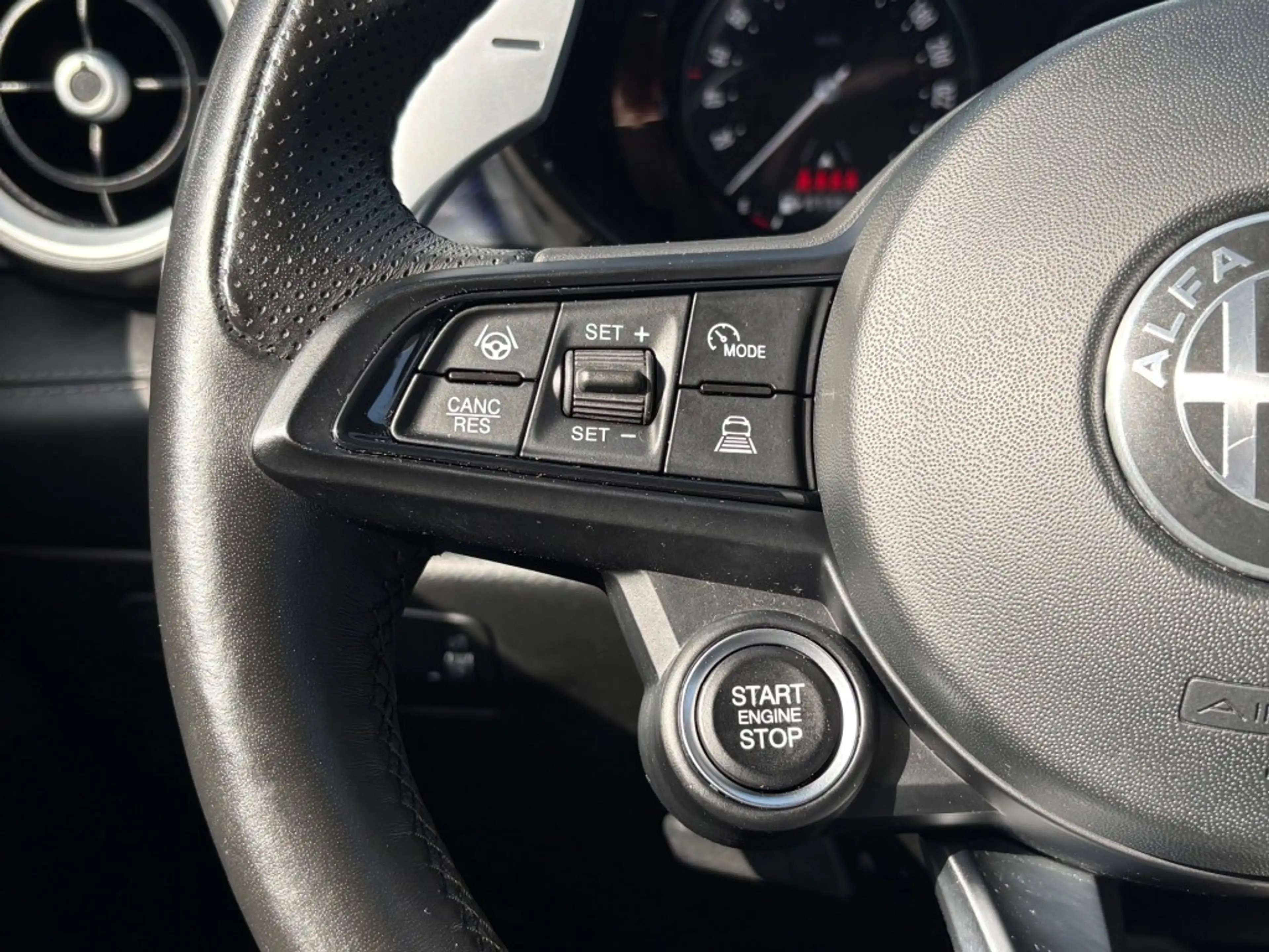Alfa Romeo Tonale 1.5T HYBRID AUT. EDIZIONE SPECIALE LED NAVI CAMERA — photo 19