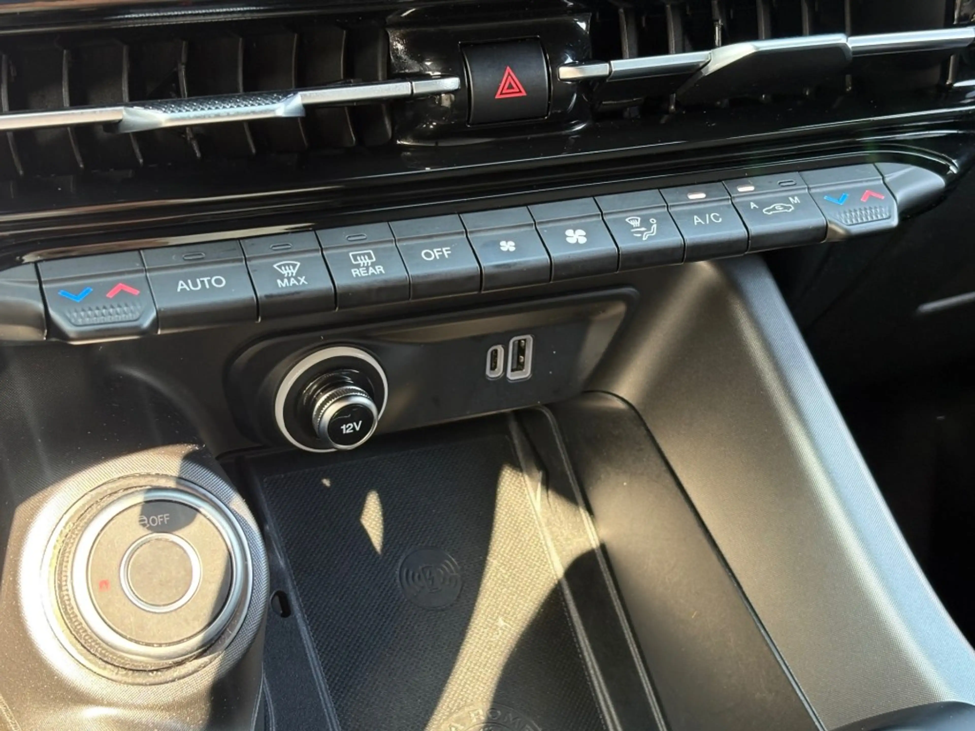 Alfa Romeo Tonale 1.5T HYBRID AUT. EDIZIONE SPECIALE LED NAVI CAMERA — photo 12