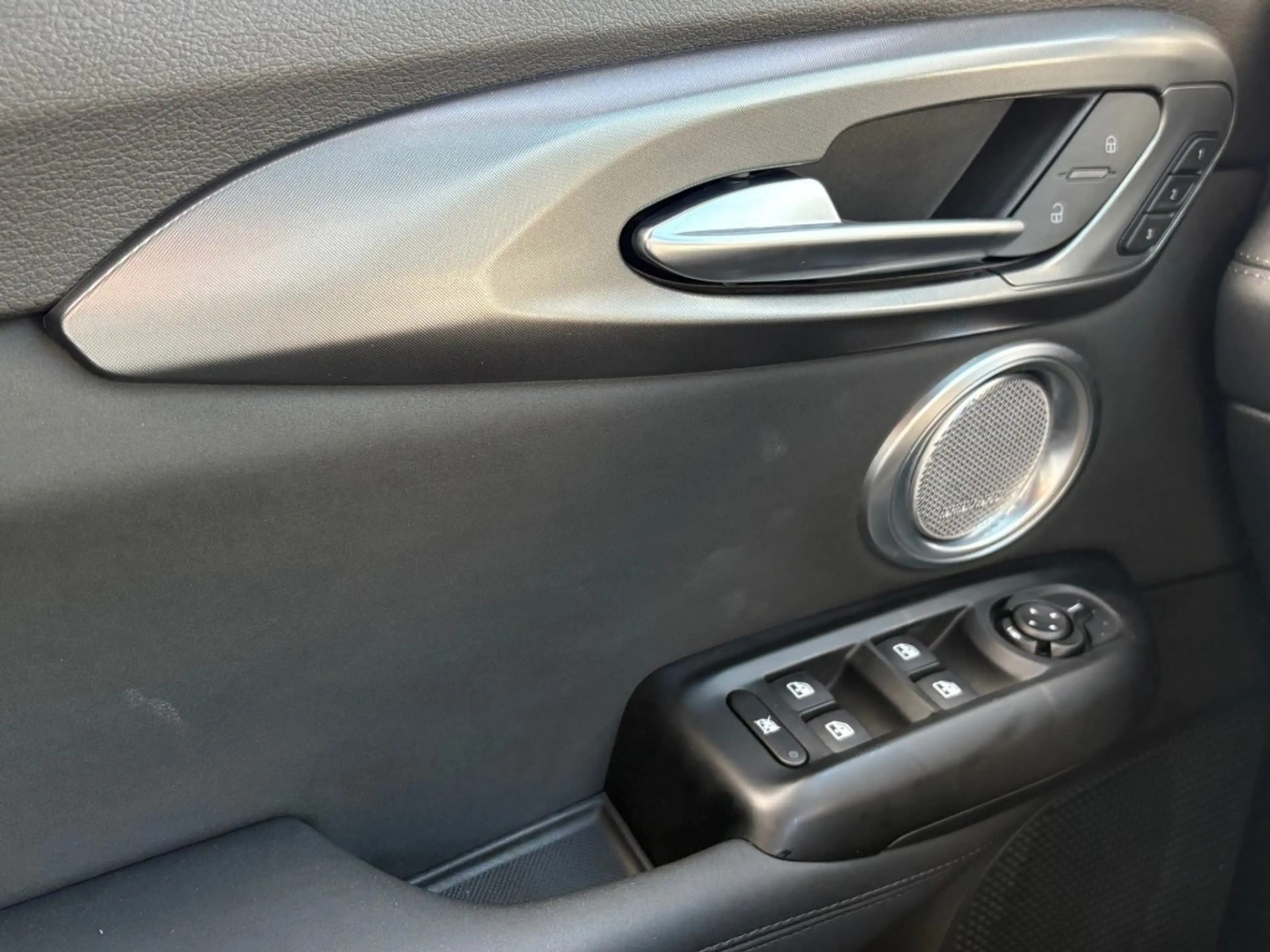 Alfa Romeo Tonale 1.5T HYBRID AUT. EDIZIONE SPECIALE LED NAVI CAMERA — photo 21