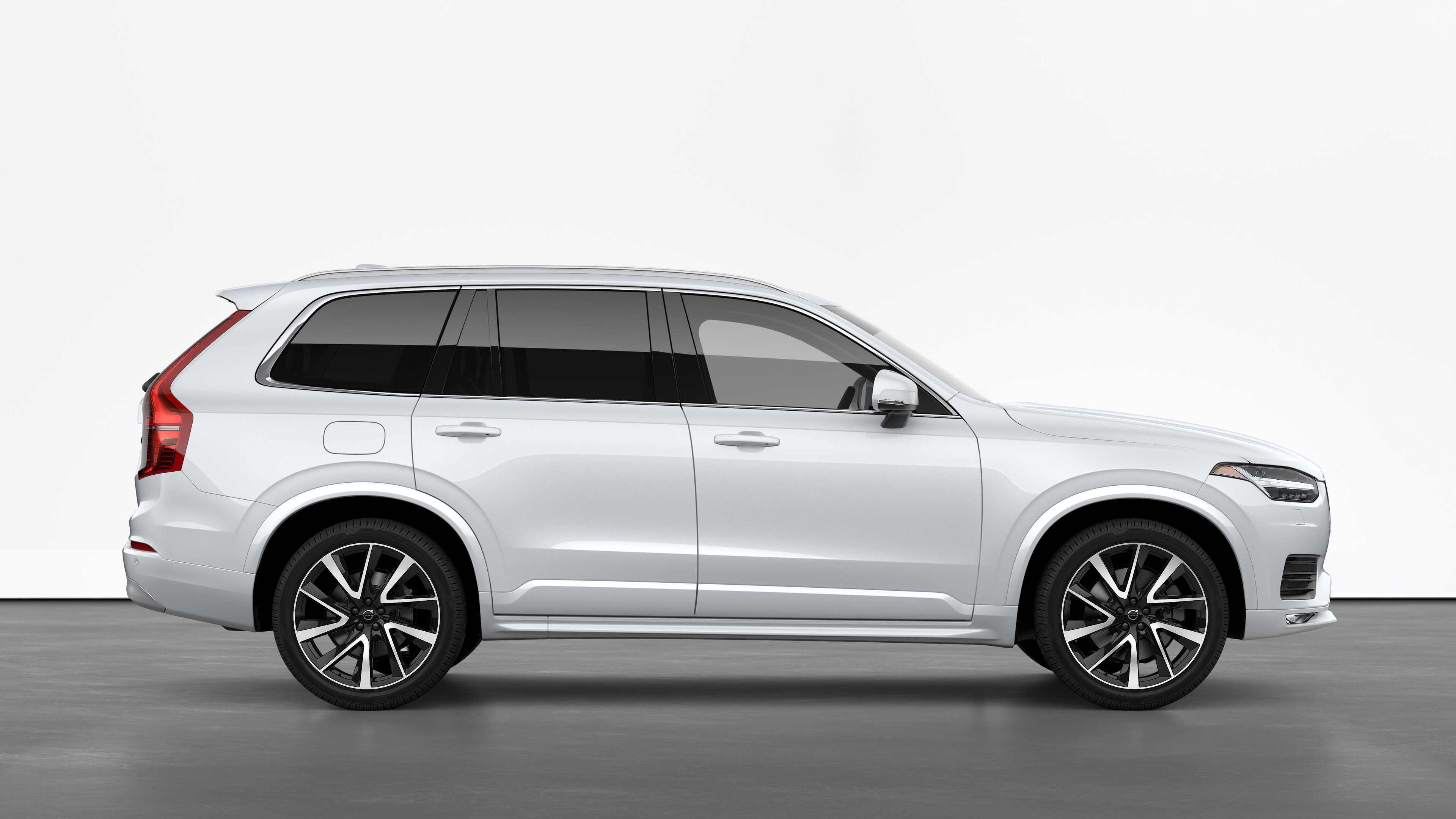 2022 Volvo XC90 T6 AWD Momentum (7-Seat) alt 5