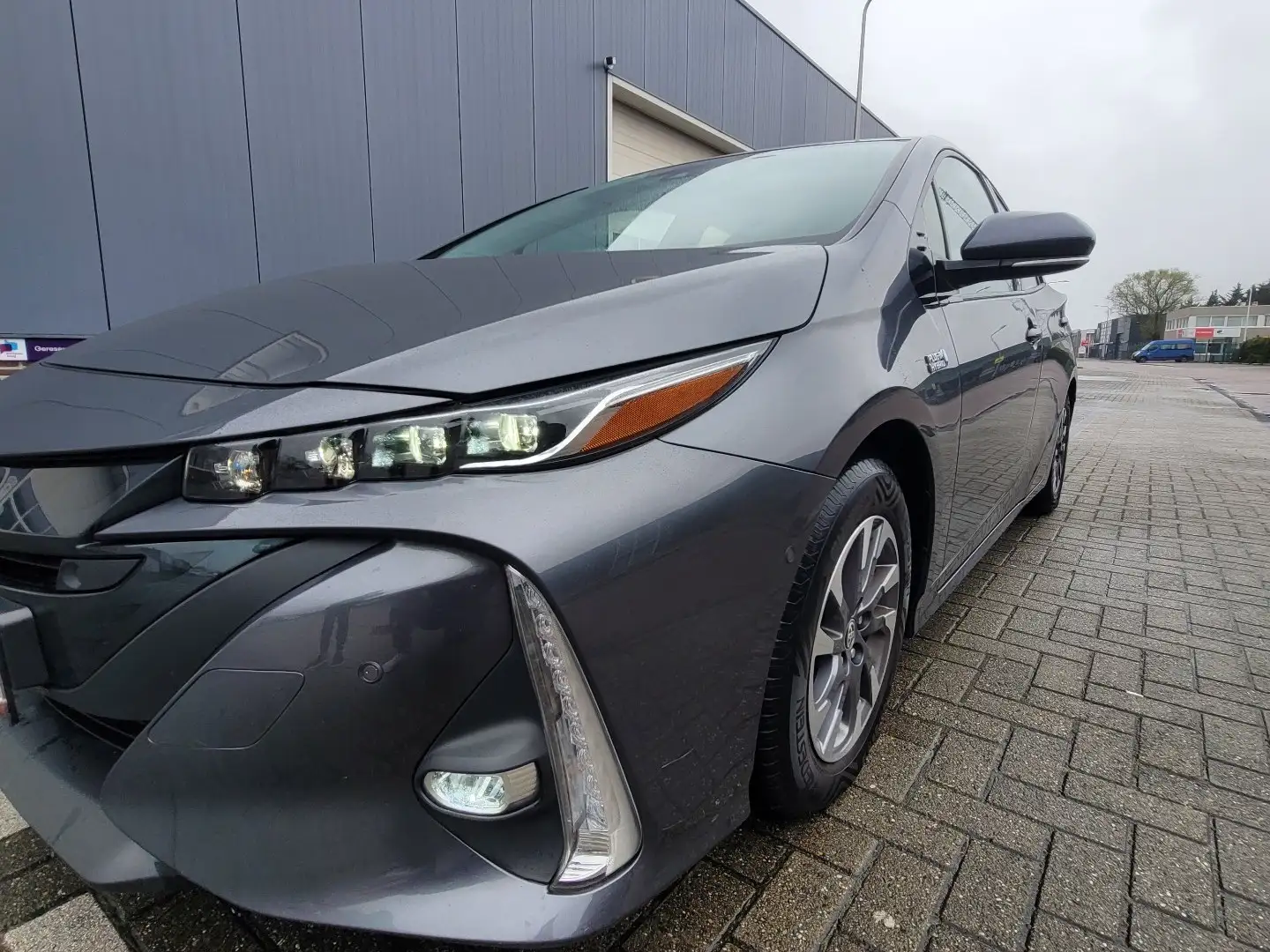 Toyota Prius Plug-in (Hybrid) TEC-Edition Gris - 1