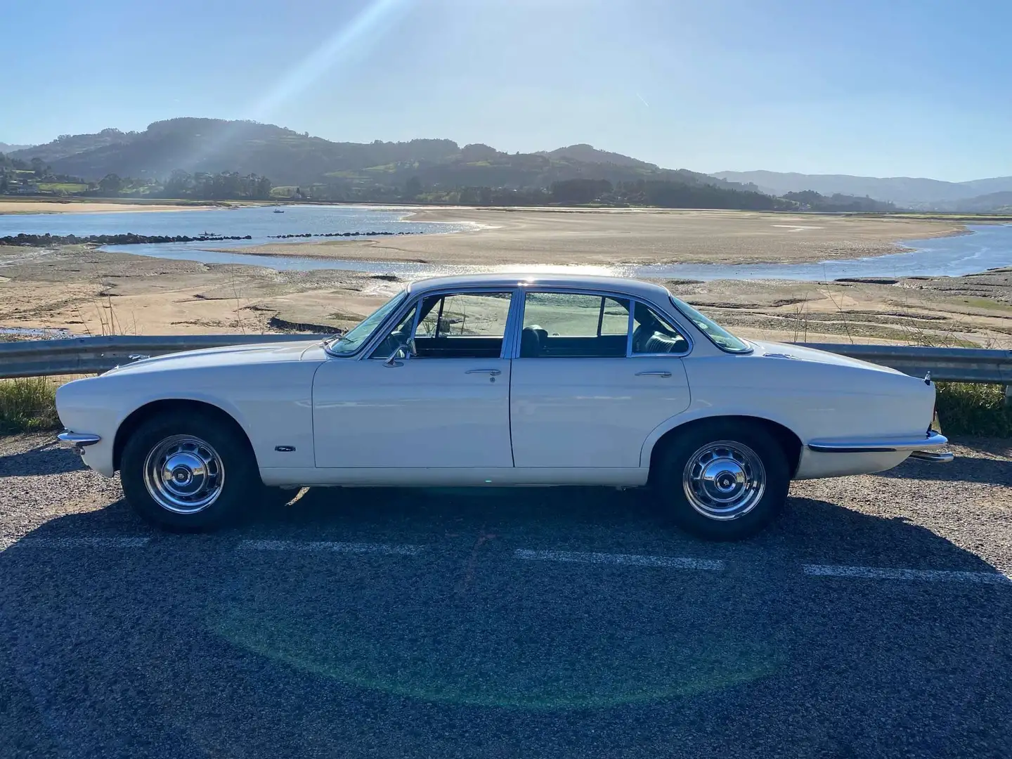 Jaguar XJ6 ‘74 SWB 4.2 overdrive + 4 manual Beige - 1