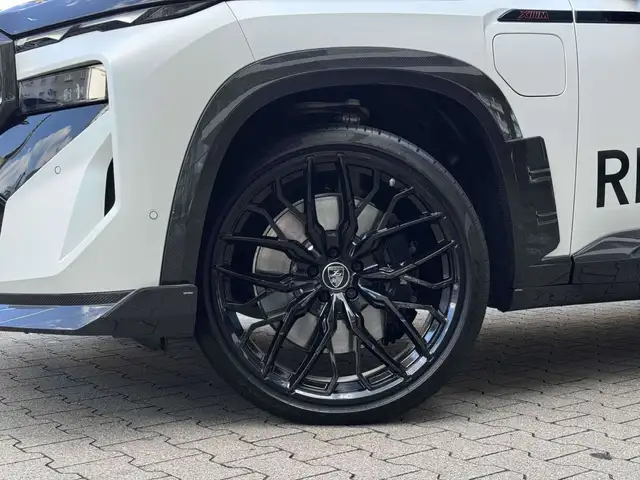 BMW XM view 3