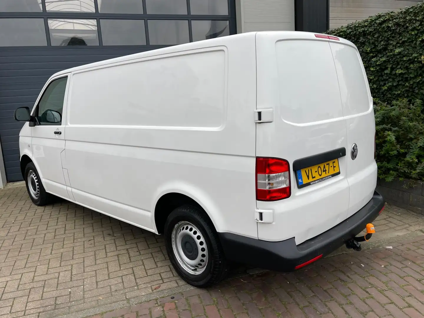 Volkswagen Transporter 2.0 TDI L2H1/Airco/Navi/Cruise-c/PDC/Trekhaak/Nett - 2