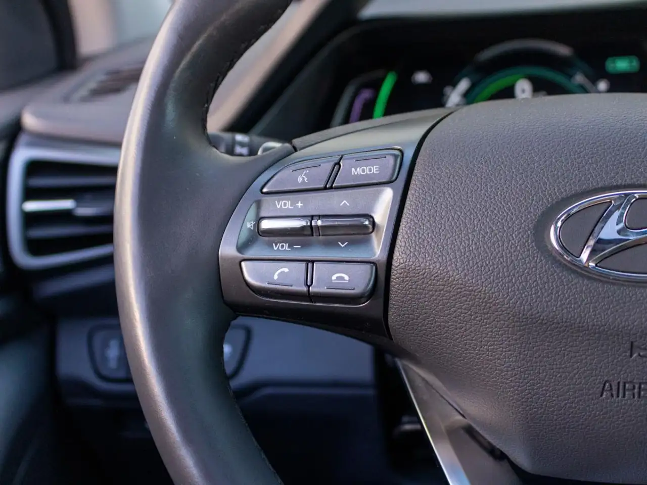 Hyundai IONIQ снимка Hyundai IONIQ