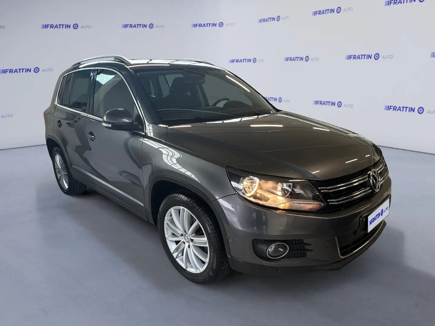 Volkswagen Tiguan 2.0 TDI Plus 140 CV Sport & Style BlueMotion Tech Grau - 2