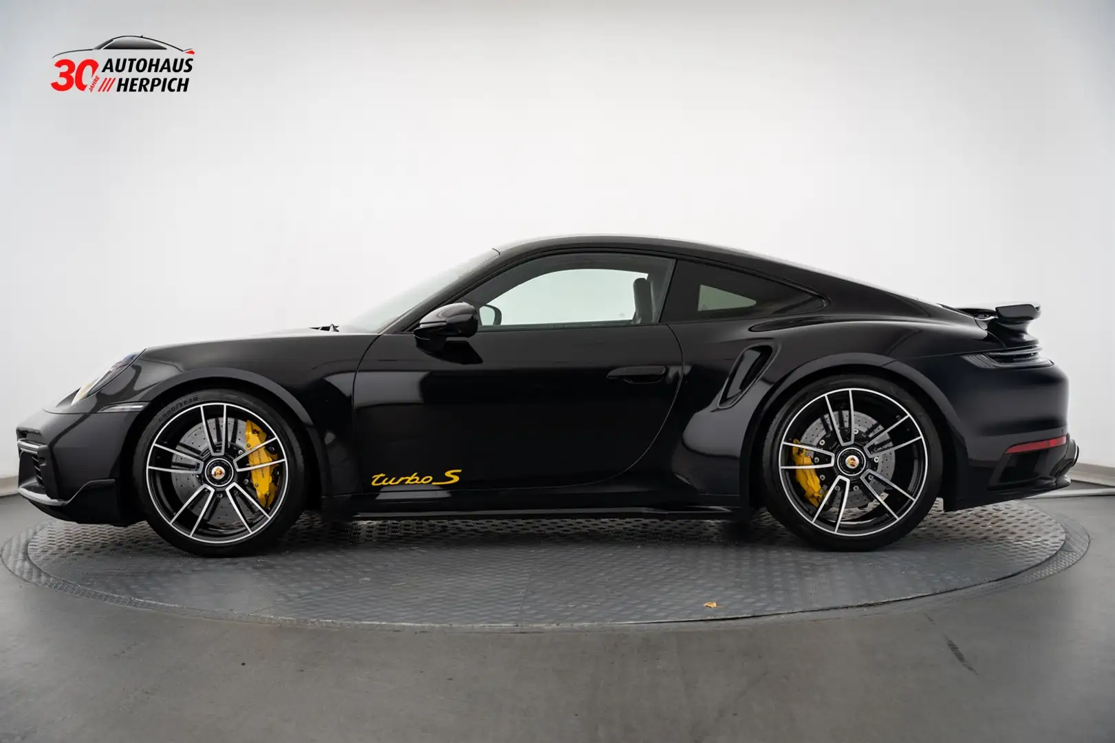 Porsche 992 Turbo S SportDesign Burmester LiftApproved Schwarz - 2