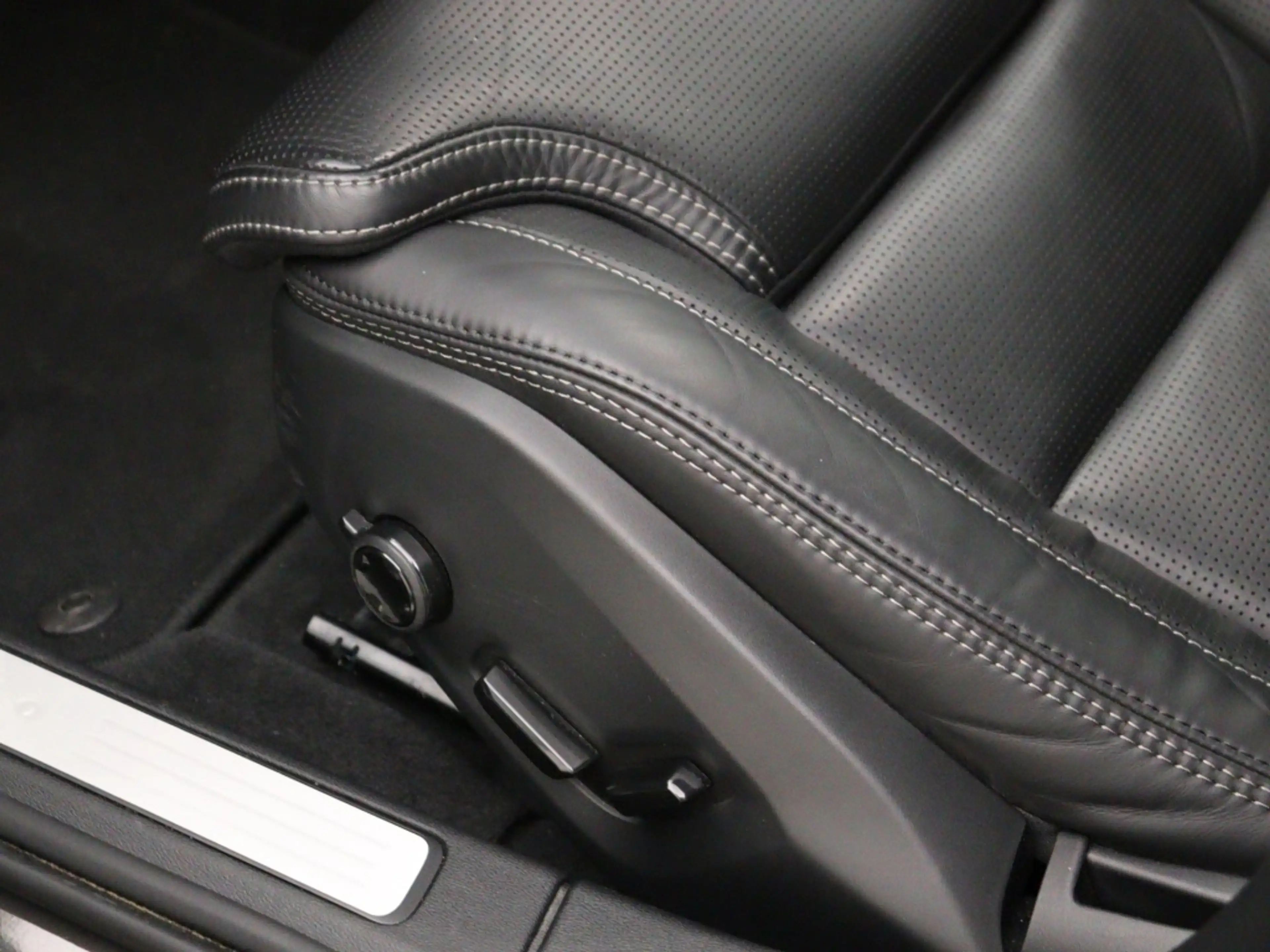 Volvo V60 B4 AUT(7) PLUS DARK SCHUIFDAK HARMAN KARDON TREKHA — photo 11
