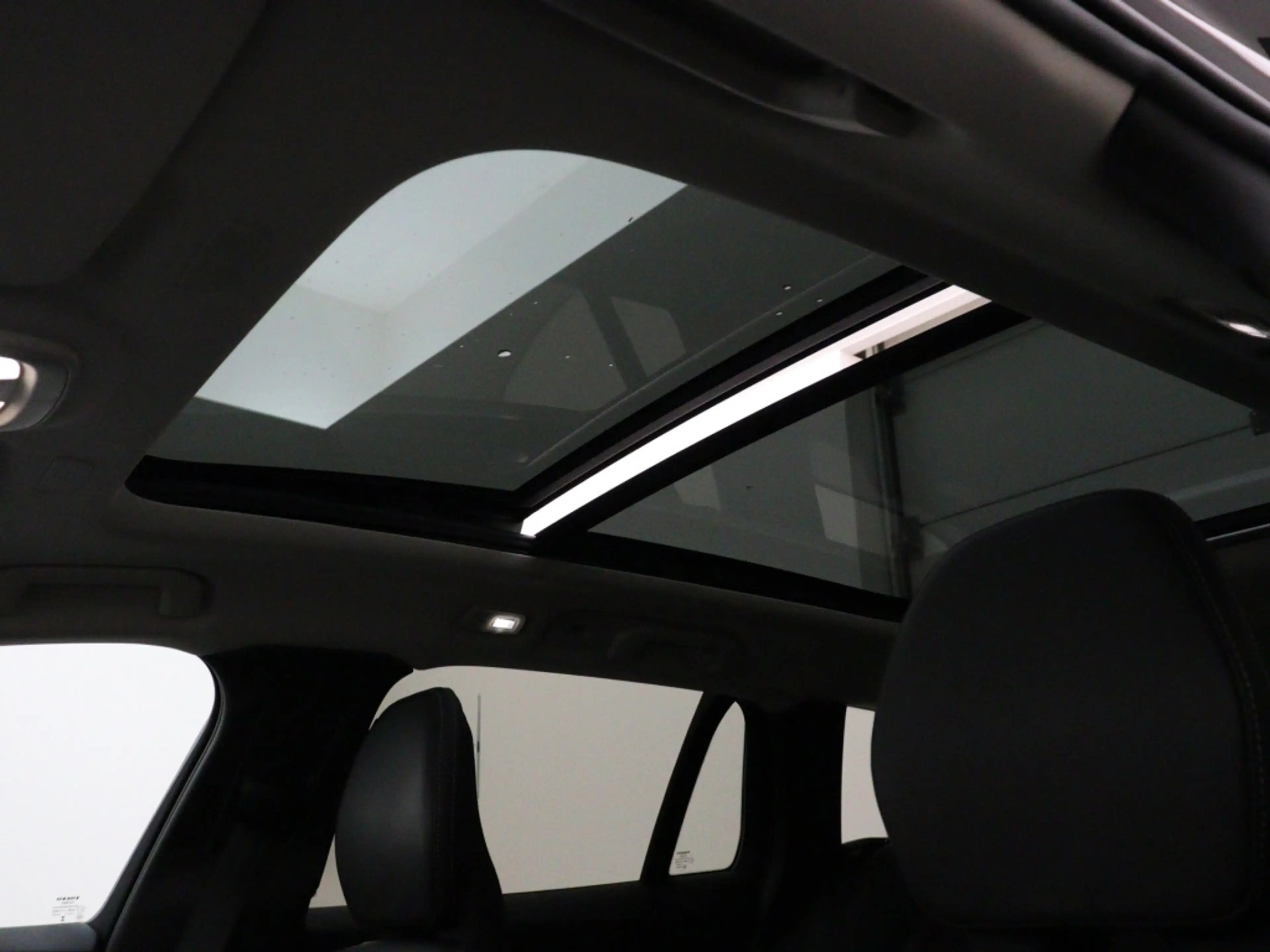 Volvo V60 B4 AUT(7) PLUS DARK SCHUIFDAK HARMAN KARDON TREKHA — photo 15