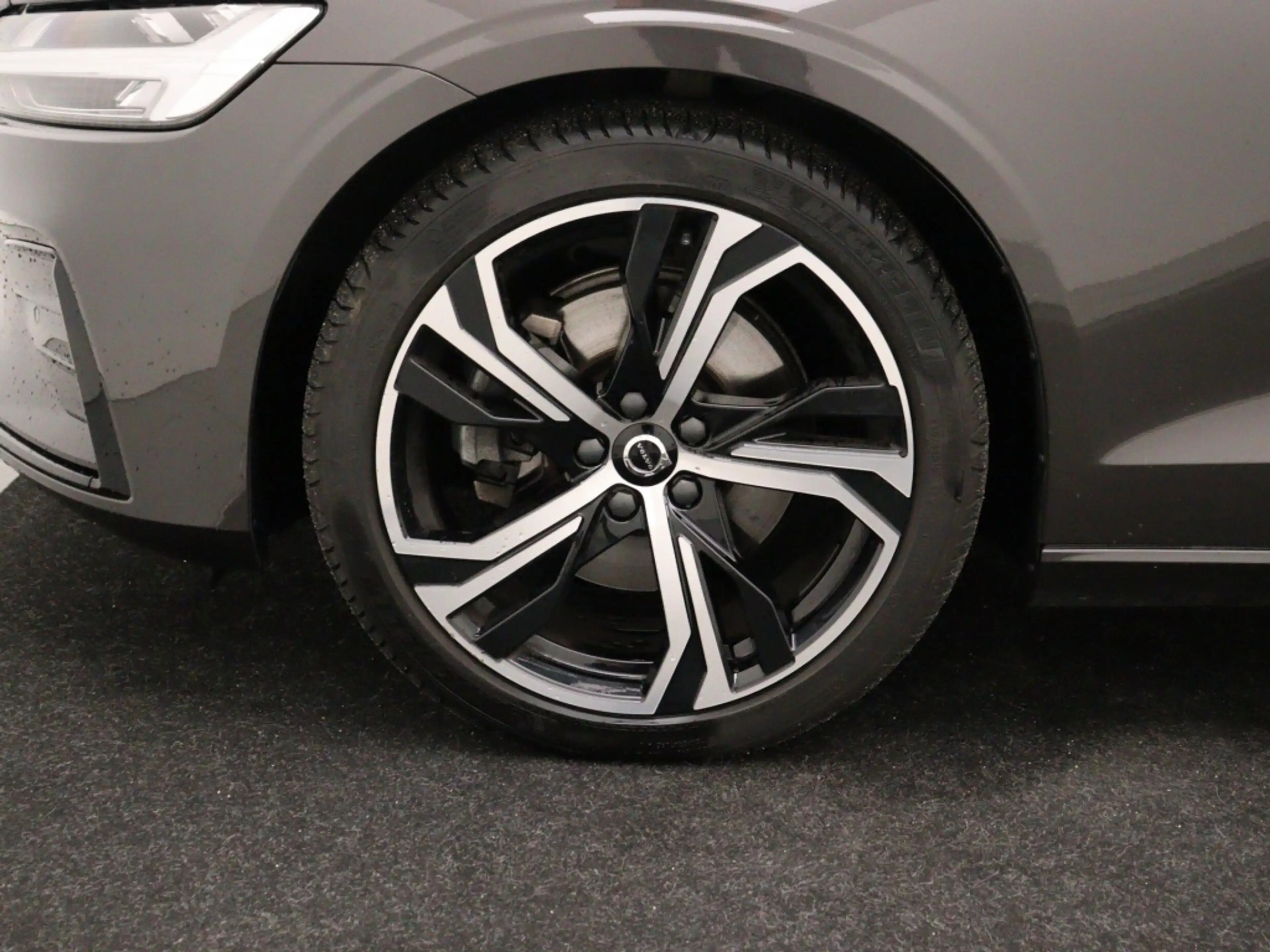 Volvo V60 B4 AUT(7) PLUS DARK SCHUIFDAK HARMAN KARDON TREKHA — photo 8