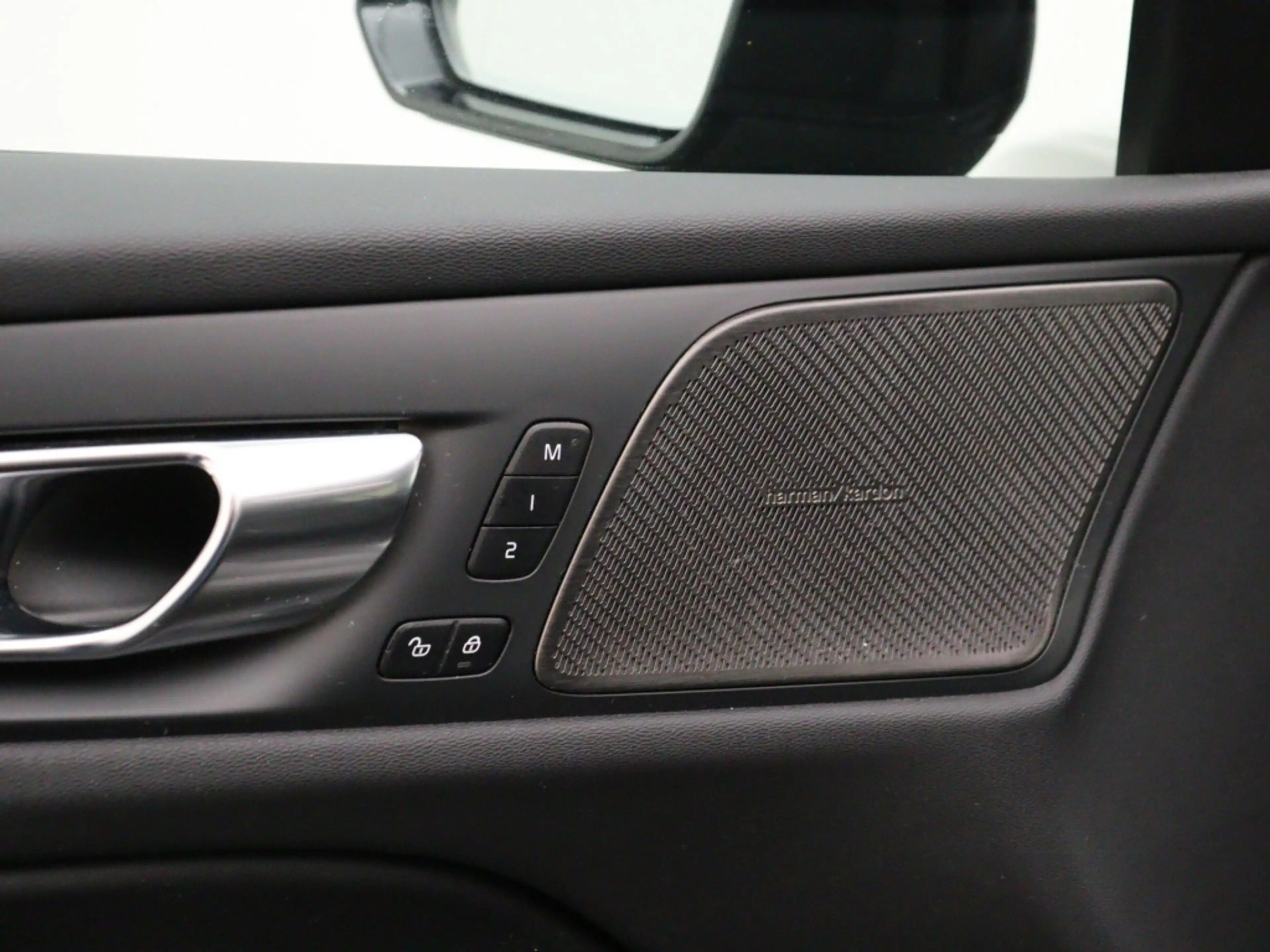 Volvo V60 B4 AUT(7) PLUS DARK SCHUIFDAK HARMAN KARDON TREKHA — photo 13