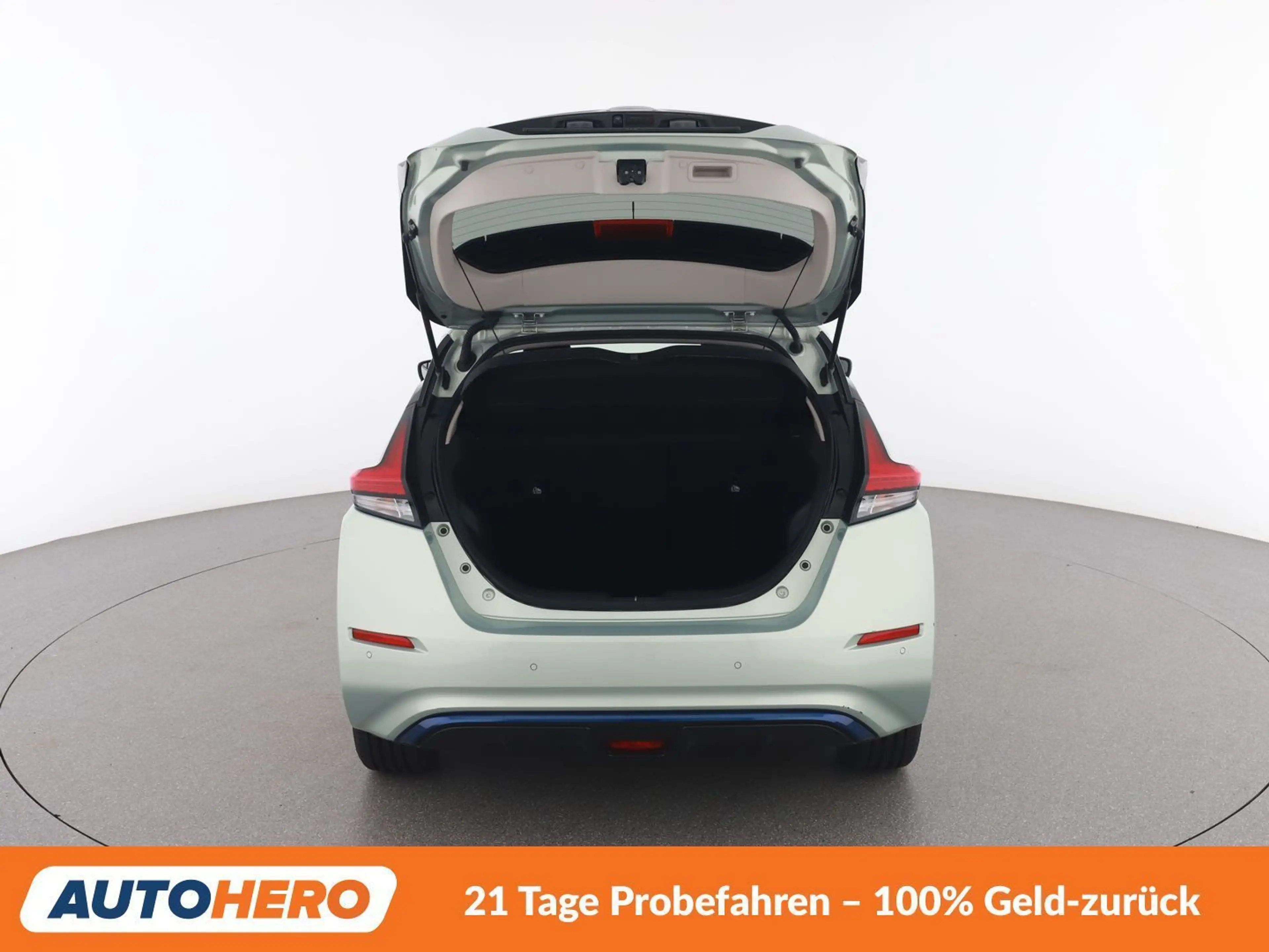 Nissan Leaf electric drive 110 kW 2 Zero Edition — photo 17
