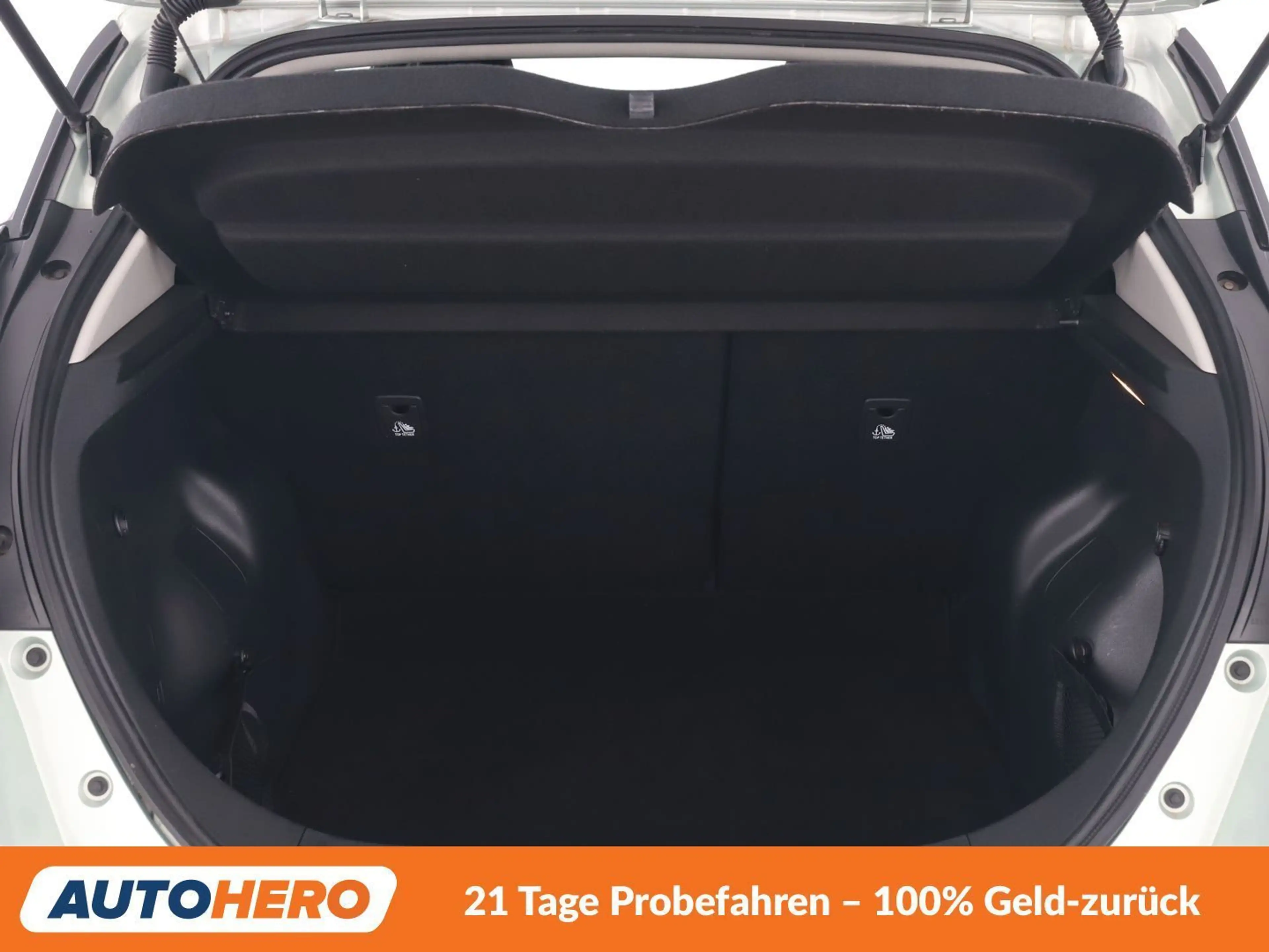 Nissan Leaf electric drive 110 kW 2 Zero Edition — photo 19
