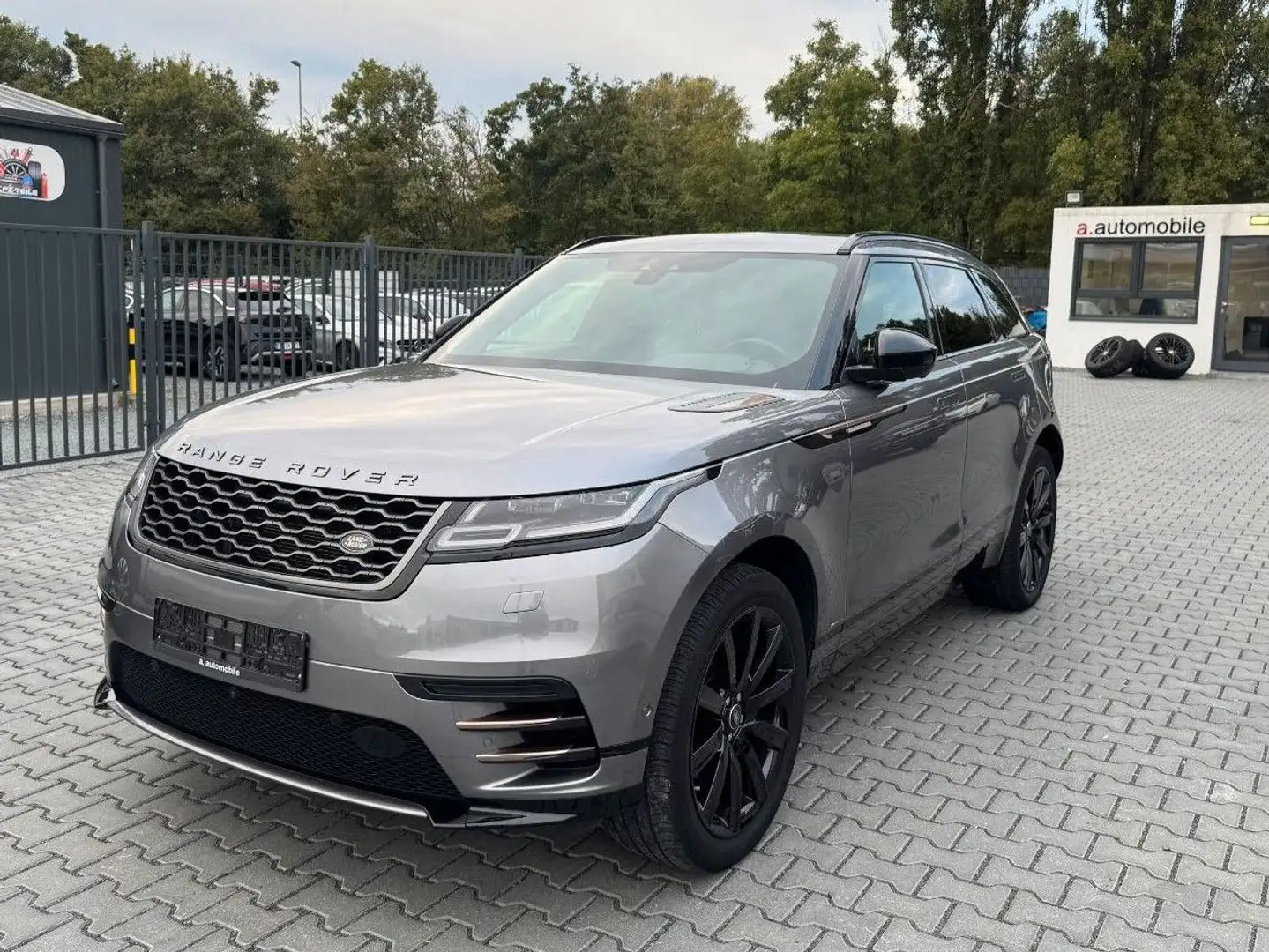 Land Rover Range Rover Velar 2,0d  i4 R Dynamic Grau - 1