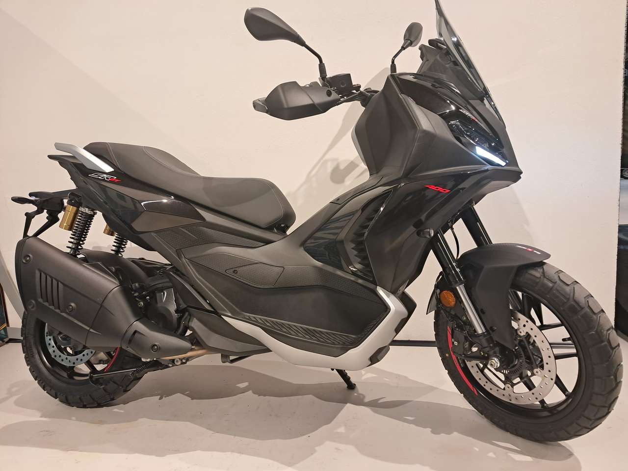 Aprilia Others SR GT 400