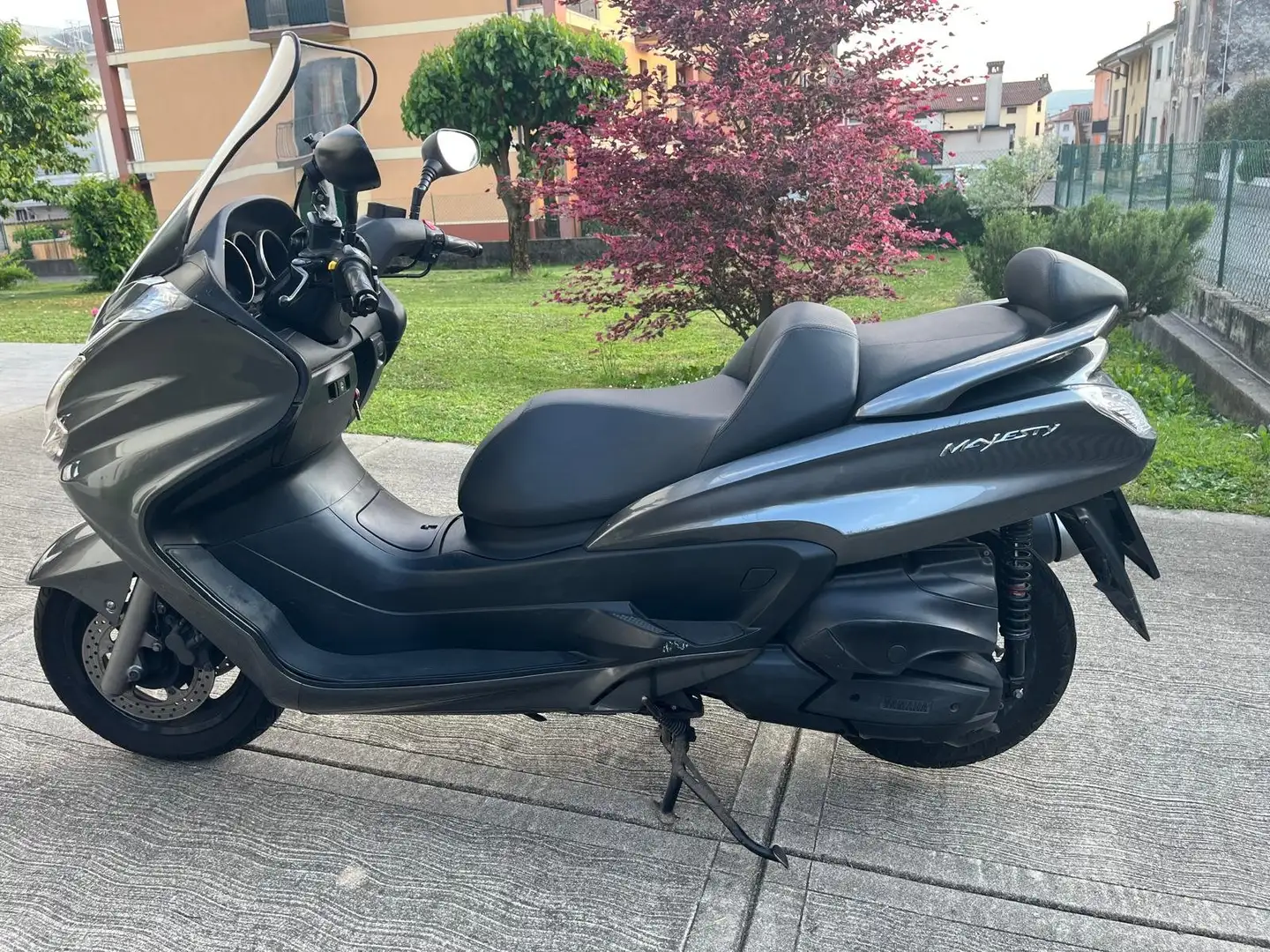 Yamaha Majesty 400 Negro - 1